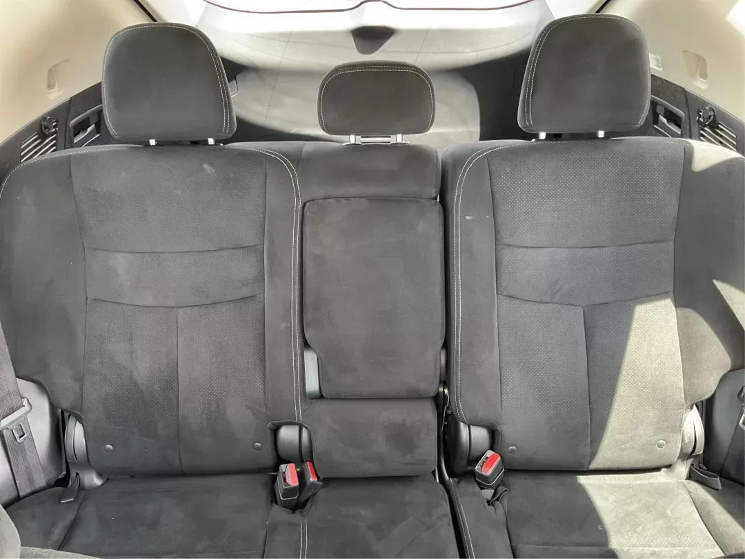 2017 Nissan Murano S AWD (5N1AZ2MH6HN) with an 3.5L V6 DOHC 24V engine, Continuously Variable Transmission transmission, located at 1184 Kauffman Ave, Fairborn, OH, 45324, (937) 908-9800, 39.807072, -84.030914 - **Adventure Awaits with the 2017 Nissan Murano S AWD at Advantage Car and Credit!**<br /> <br /> If you're in the market for a stylish and dependable SUV that can elevate your daily commute or weekend adventures, look no further than this stunning 2017 Nissan Murano S AWD, currently available at Adv - Photo#13