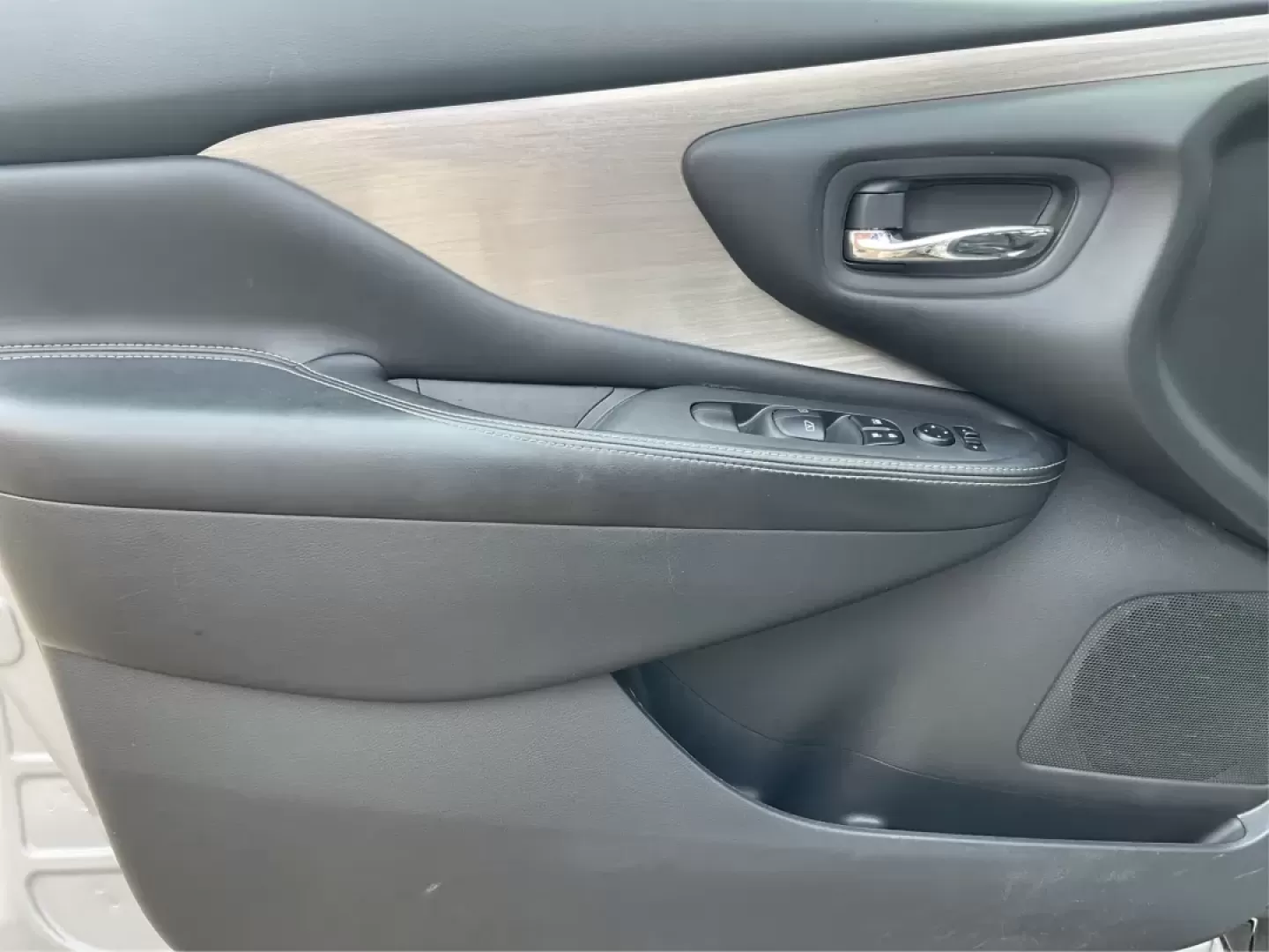 2017 Nissan Murano S AWD (5N1AZ2MH6HN) with an 3.5L V6 DOHC 24V engine, Continuously Variable Transmission transmission, located at 1184 Kauffman Ave, Fairborn, OH, 45324, (937) 908-9800, 39.807072, -84.030914 - Photo#16