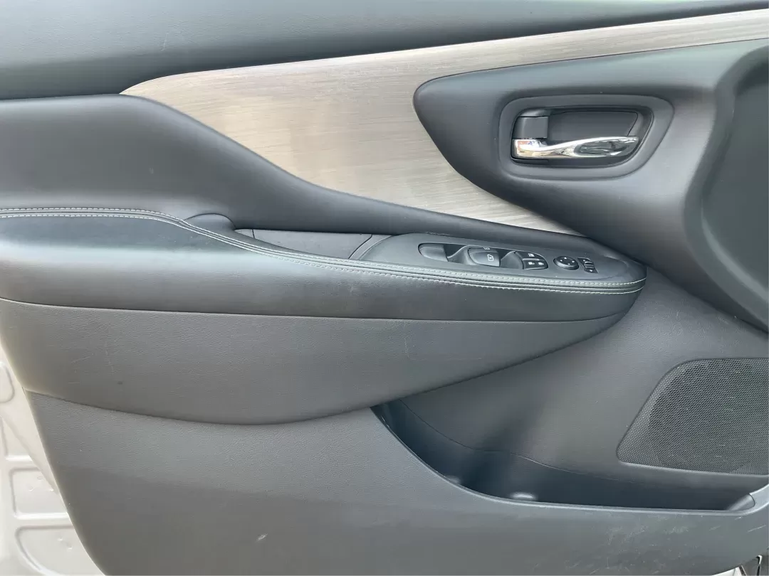 2017 Nissan Murano S AWD (5N1AZ2MH6HN) with an 3.5L V6 DOHC 24V engine, Continuously Variable Transmission transmission, located at 1184 Kauffman Ave, Fairborn, OH, 45324, (937) 908-9800, 39.807072, -84.030914 - **Adventure Awaits with the 2017 Nissan Murano S AWD at Advantage Car and Credit!**<br /> <br /> If you're in the market for a stylish and dependable SUV that can elevate your daily commute or weekend adventures, look no further than this stunning 2017 Nissan Murano S AWD, currently available at Adv - Photo#16