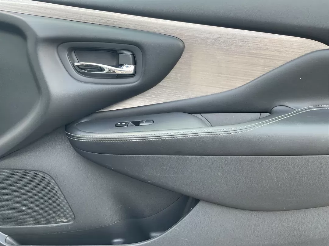 2017 Nissan Murano S AWD (5N1AZ2MH6HN) with an 3.5L V6 DOHC 24V engine, Continuously Variable Transmission transmission, located at 1184 Kauffman Ave, Fairborn, OH, 45324, (937) 908-9800, 39.807072, -84.030914 - **Adventure Awaits with the 2017 Nissan Murano S AWD at Advantage Car and Credit!**<br /> <br /> If you're in the market for a stylish and dependable SUV that can elevate your daily commute or weekend adventures, look no further than this stunning 2017 Nissan Murano S AWD, currently available at Adv - Photo#17