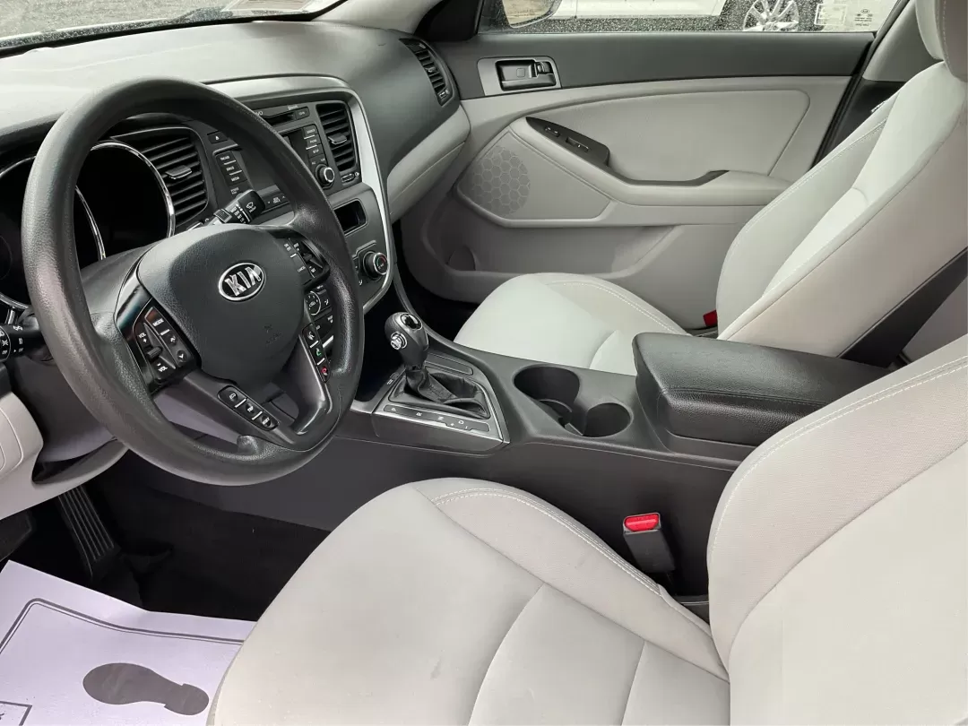 2013 Kia Optima LX (5XXGM4A72DG) with an 2.4L I-4 gasoline direct injection engine, located at 401 Woodman Dr, Riverside, OH, 45431, (937) 908-9800, 39.760899, -84.123421 - Photo#7