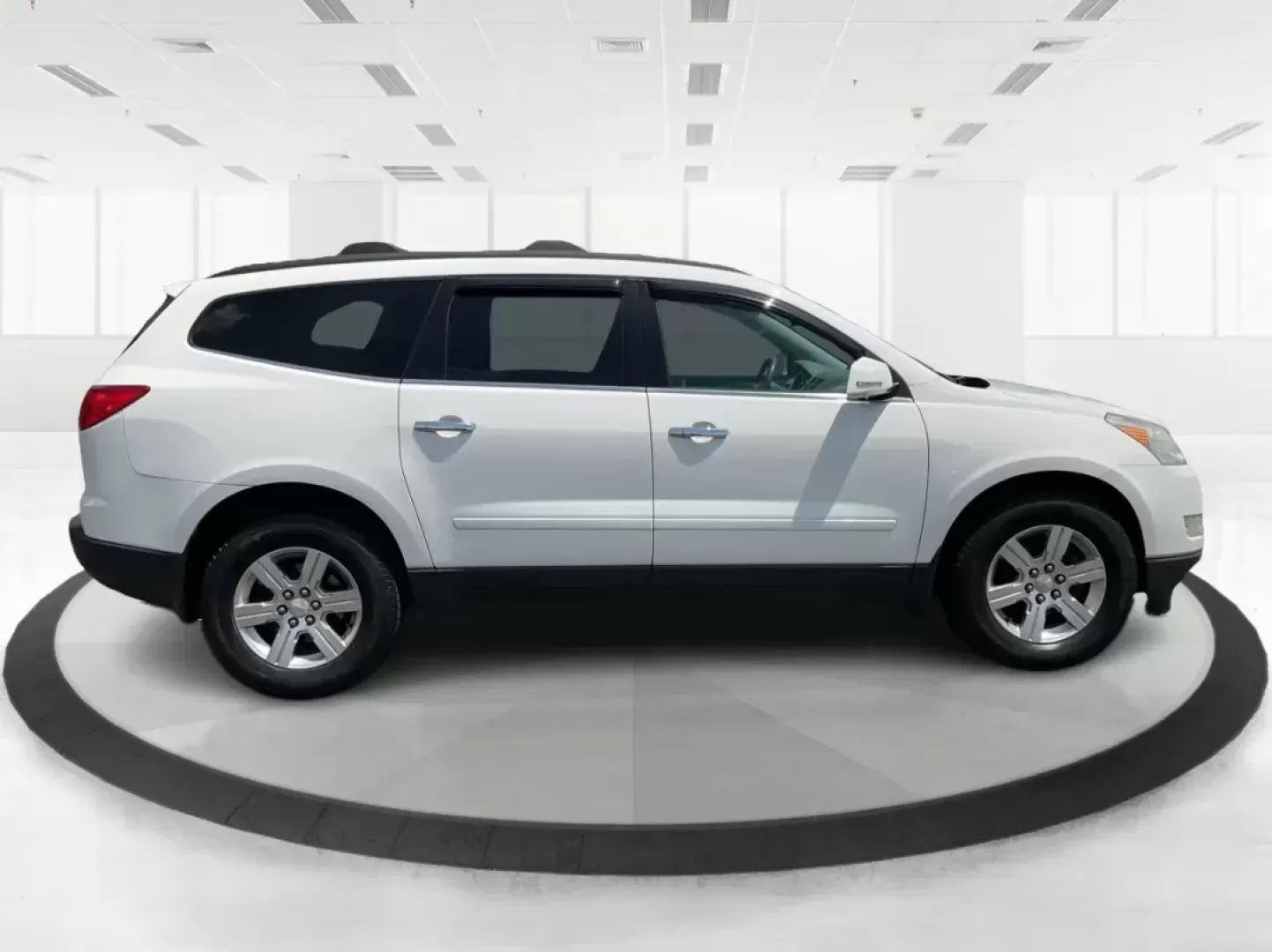 2012 Chevrolet Traverse 1LT (1GNKRGED8CJ) with an 3.6L V-6 gasoline direct injection engine, located at 4508 South Dixie Dr, Moraine, OH, 45439, (937) 908-9800, 39.689976, -84.218452 - Photo#1