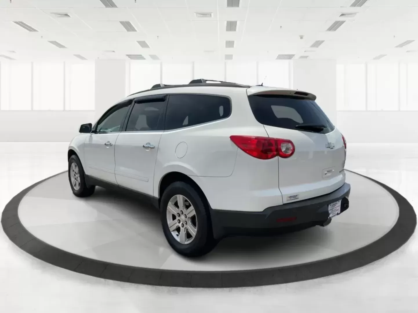 2012 Chevrolet Traverse 1LT (1GNKRGED8CJ) with an 3.6L V-6 gasoline direct injection engine, located at 4508 South Dixie Dr, Moraine, OH, 45439, (937) 908-9800, 39.689976, -84.218452 - Photo#3