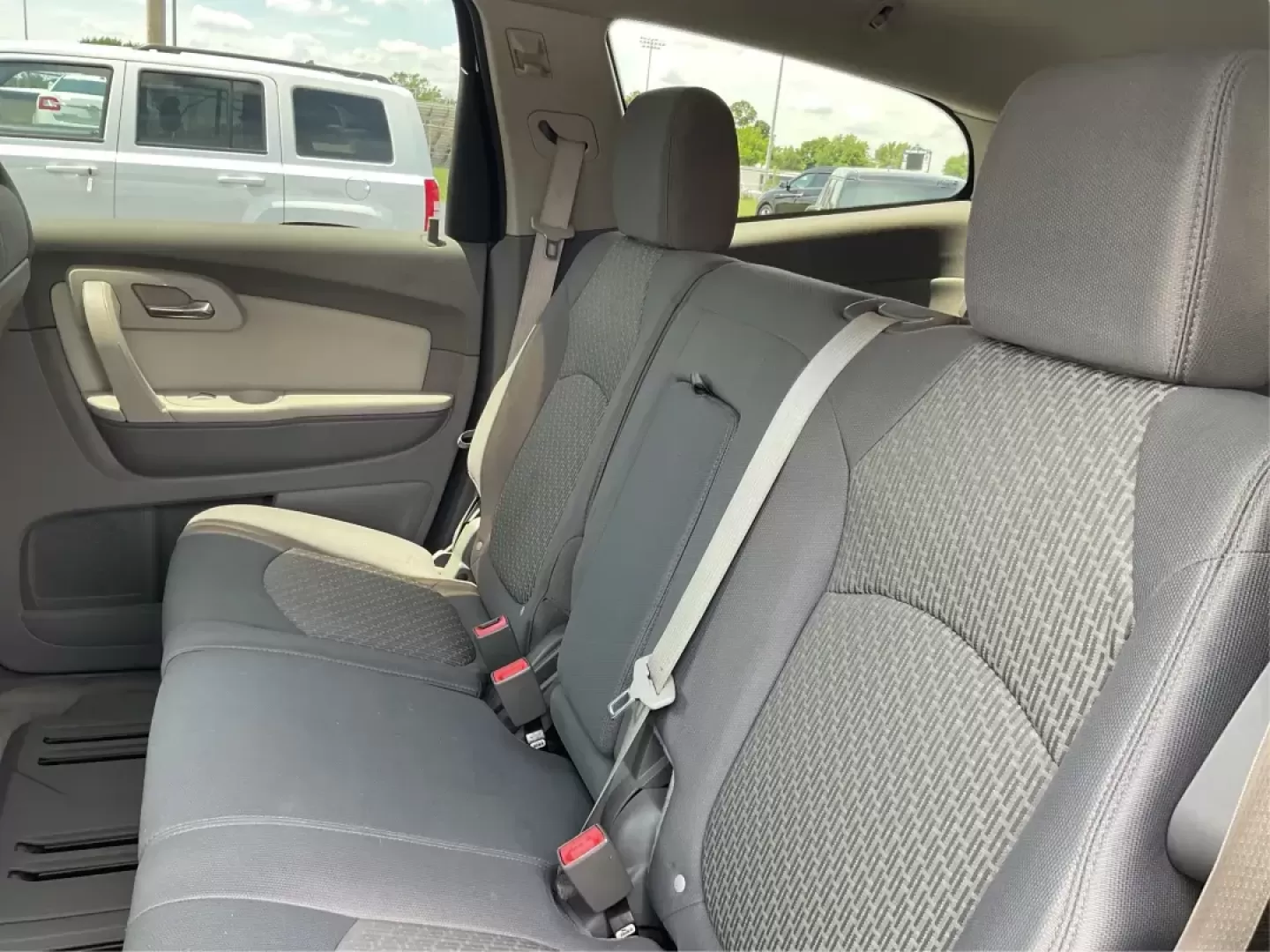 2012 Chevrolet Traverse 1LT (1GNKRGED8CJ) with an 3.6L V-6 gasoline direct injection engine, located at 4508 South Dixie Dr, Moraine, OH, 45439, (937) 908-9800, 39.689976, -84.218452 - Photo#8