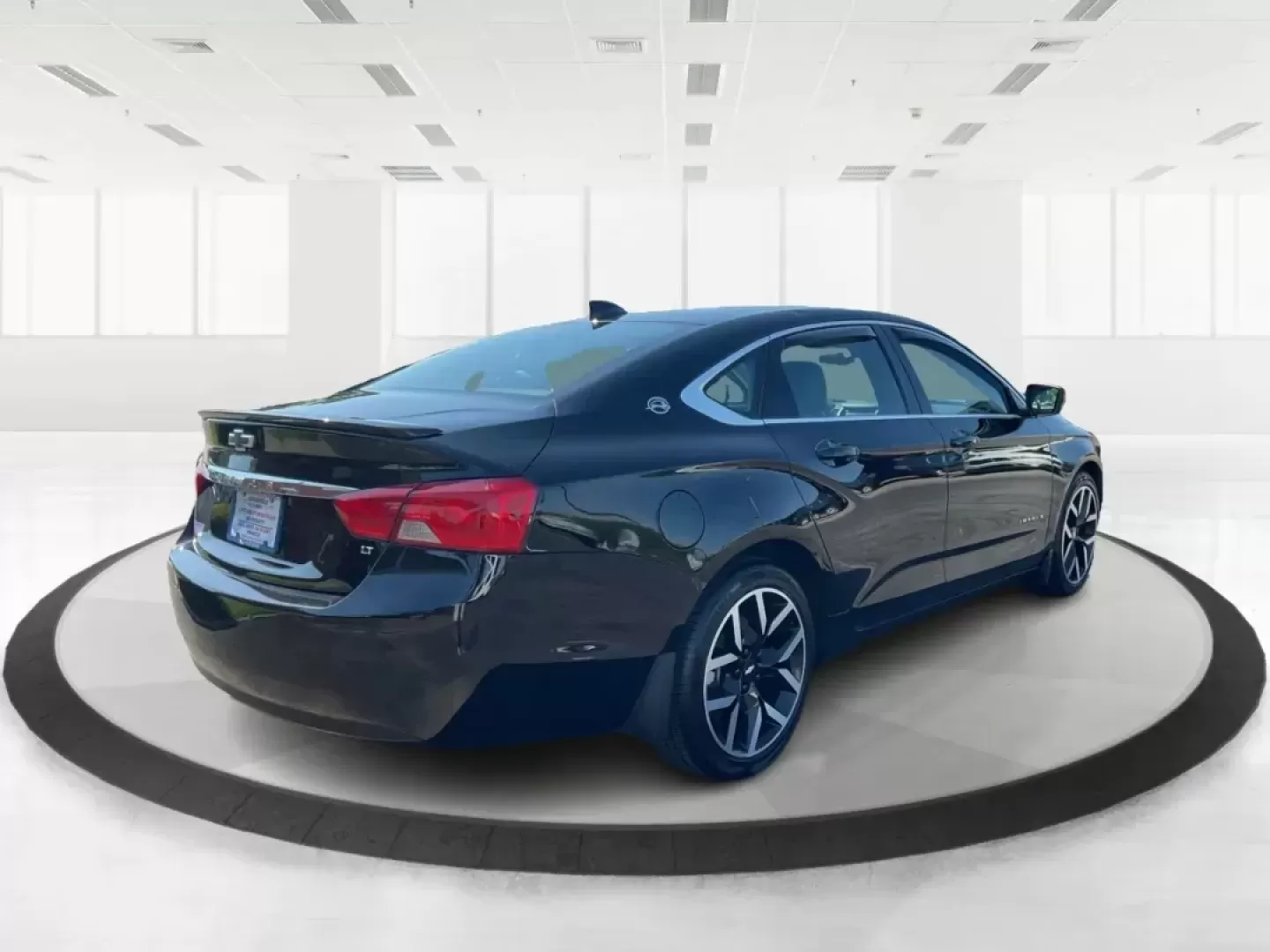 2016 Chevrolet Impala LT (2G1115S37G9) with an 3.6L V-6 gasoline direct injection engine, located at 880 E. National Road, Vandalia, OH, 45377, (937) 908-9800, 39.891918, -84.183594 - Photo#2