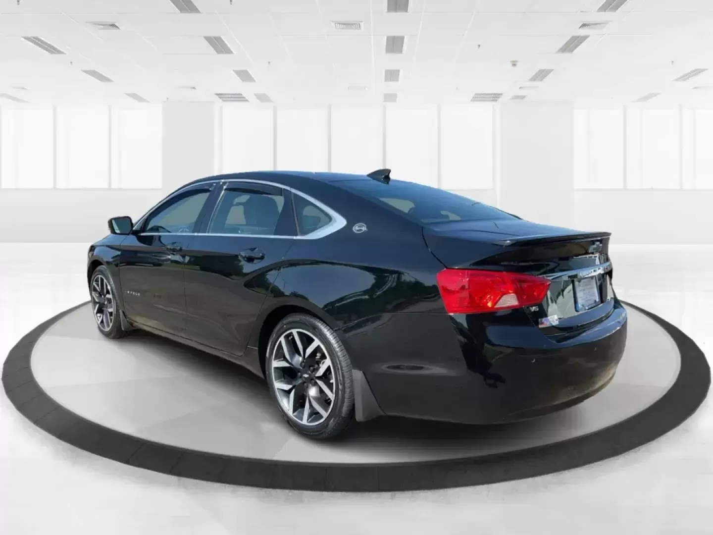 2016 Chevrolet Impala LT (2G1115S37G9) with an 3.6L V-6 gasoline direct injection engine, located at 880 E. National Road, Vandalia, OH, 45377, (937) 908-9800, 39.891918, -84.183594 - Photo#4