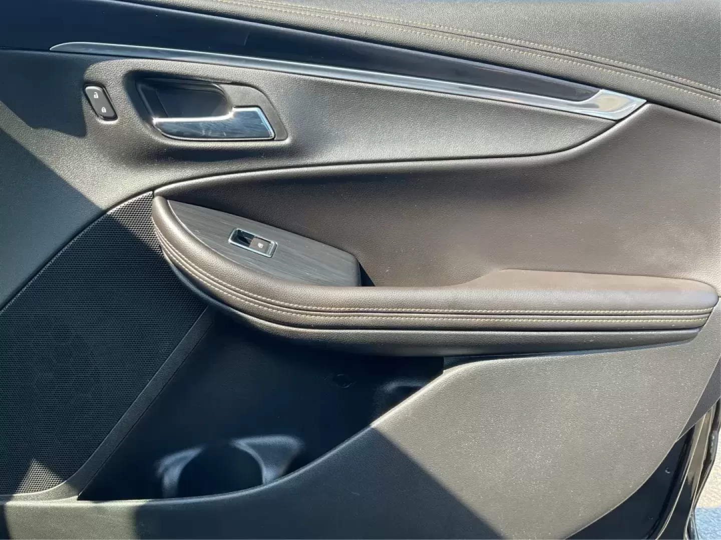 2016 Chevrolet Impala LT (2G1115S37G9) with an 3.6L V-6 gasoline direct injection engine, located at 880 E. National Road, Vandalia, OH, 45377, (937) 908-9800, 39.891918, -84.183594 - Photo#18