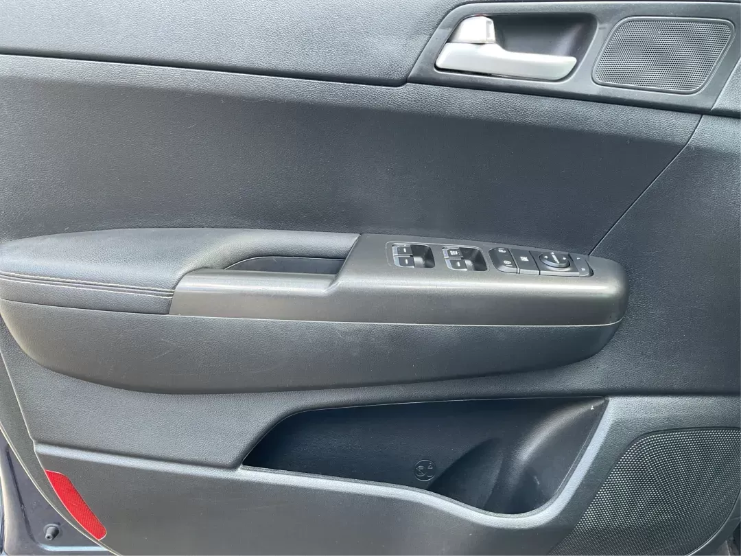 2017 Kia Sportage LX (KNDPM3ACXH7) with an Theta II 2.4L I-4 gasoline direct injection engine, located at 8750 N County Rd 25A, Piqua, OH, 45356, (937) 908-9800, 40.164391, -84.232513 - **Explore the Open Road in the 2017 Kia Sportage LX: Your Ideal Crossover for Every Adventure!**<br /> <br /> Are you ready to transform your daily commute or weekend getaway? The 2017 Kia Sportage LX, available now at Advantage Car and Credit in Fairborn, OH, is not just a vehicle; it's your ticket - Photo#17