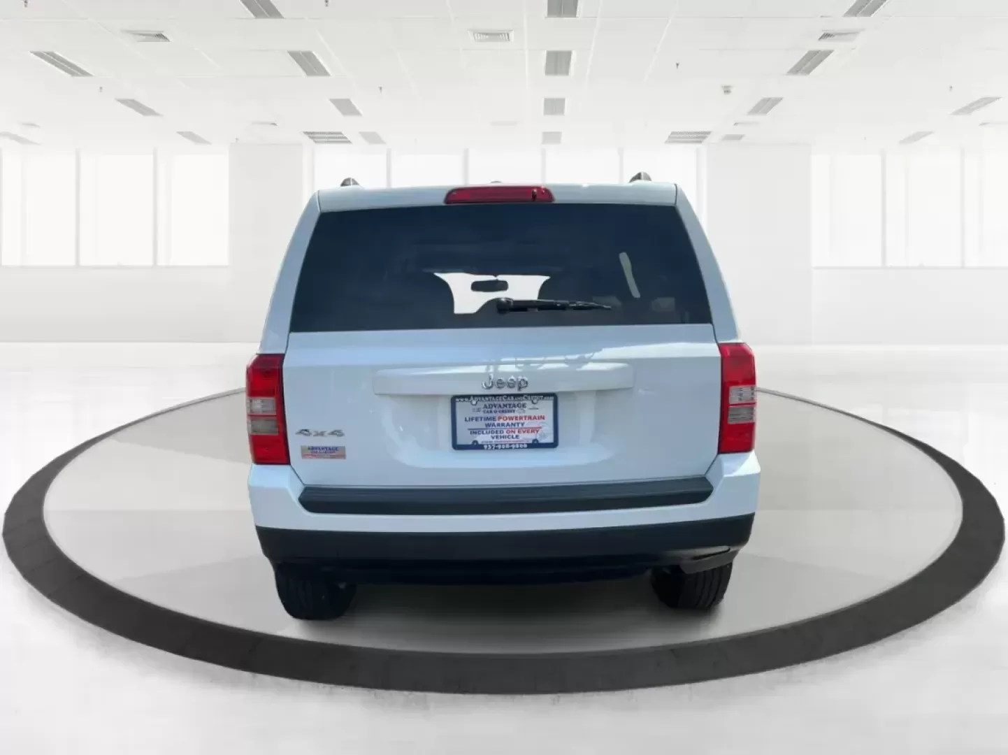 2016 Jeep Patriot Sport (1C4NJRBB2GD) with an 2.4L I-4 DOHC engine, located at 401 Woodman Dr, Riverside, OH, 45431, (937) 908-9800, 39.760899, -84.123421 - Photo#3