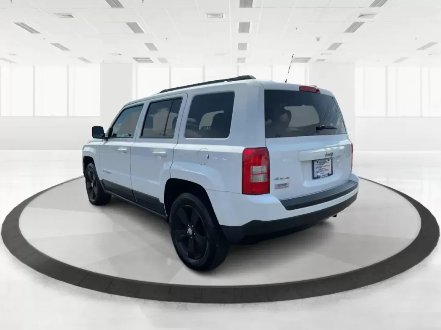 2016 Jeep Patriot Sport (1C4NJRBB2GD) with an 2.4L I-4 DOHC engine, located at 401 Woodman Dr, Riverside, OH, 45431, (937) 908-9800, 39.760899, -84.123421 - Photo#4
