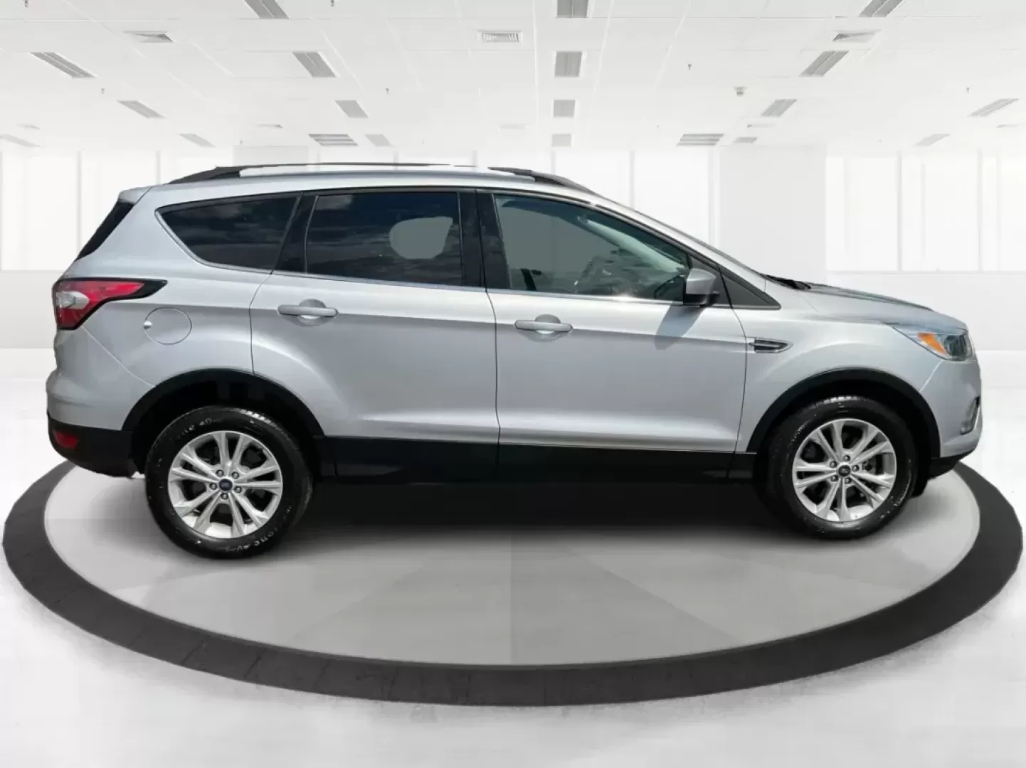 2018 Ford Escape SE (1FMCU9GDXJU) with an Other engine, located at 1230 East Main St, Xenia, OH, 45385, (937) 908-9800, 39.688026, -83.910172 - Photo#1