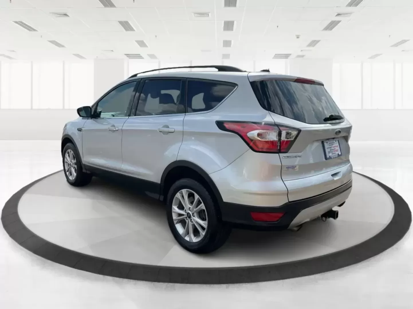 2018 Ford Escape SE (1FMCU9GDXJU) with an Other engine, located at 1230 East Main St, Xenia, OH, 45385, (937) 908-9800, 39.688026, -83.910172 - Photo#4