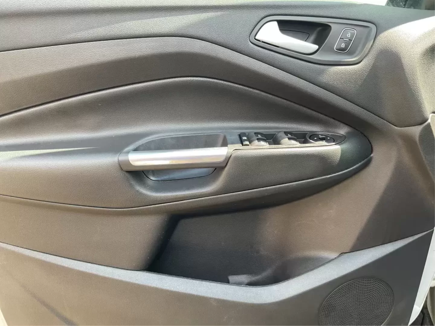 2018 Ford Escape SE (1FMCU9GDXJU) with an Other engine, located at 1230 East Main St, Xenia, OH, 45385, (937) 908-9800, 39.688026, -83.910172 - Photo#18