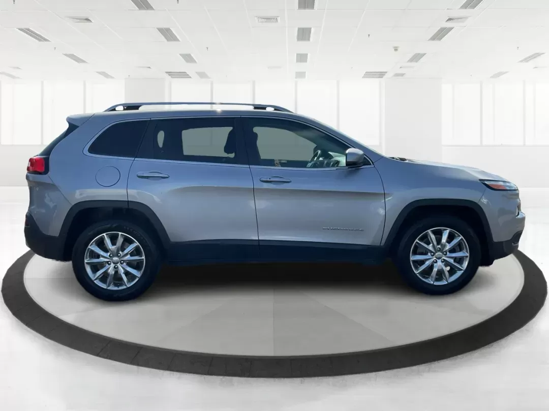 2017 Jeep Cherokee Limited 4x4 (1C4PJMDB5HW) with an Other engine, located at 4508 South Dixie Dr, Moraine, OH, 45439, (937) 908-9800, 39.689976, -84.218452 - Photo#1