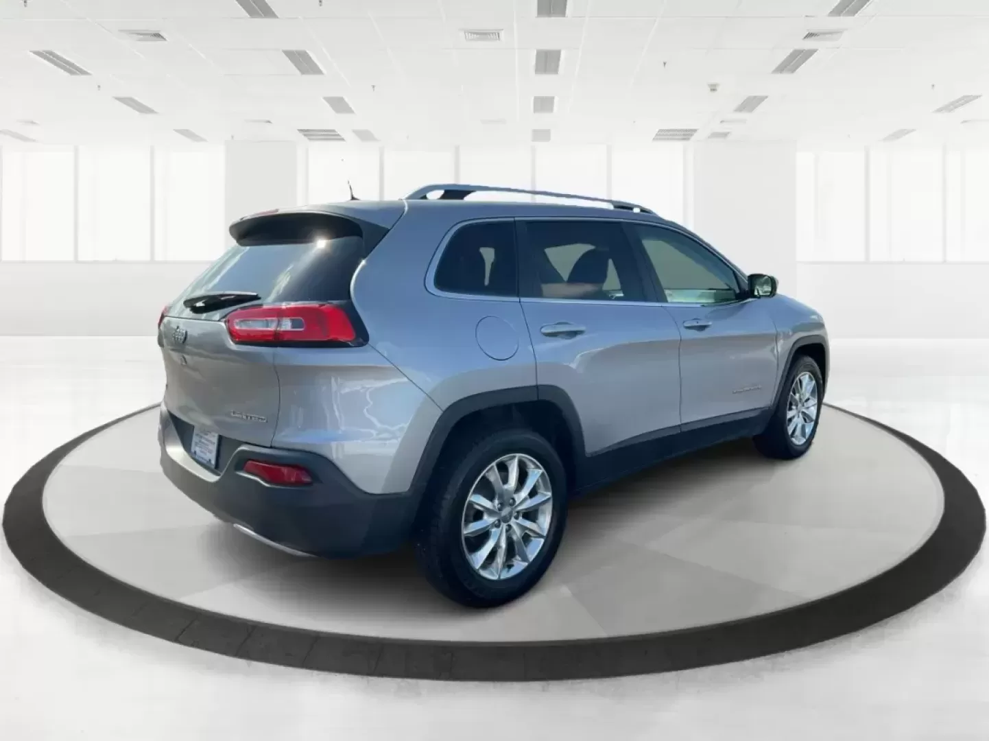 2017 Jeep Cherokee Limited 4x4 (1C4PJMDB5HW) with an Other engine, located at 4508 South Dixie Dr, Moraine, OH, 45439, (937) 908-9800, 39.689976, -84.218452 - Photo#2