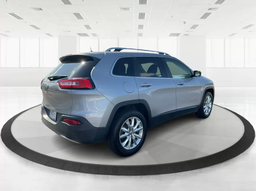 2017 Jeep Cherokee Limited 4x4 (1C4PJMDB5HW) with an Other engine, located at 4508 South Dixie Dr, Moraine, OH, 45439, (937) 908-9800, 39.689976, -84.218452 - Photo#2