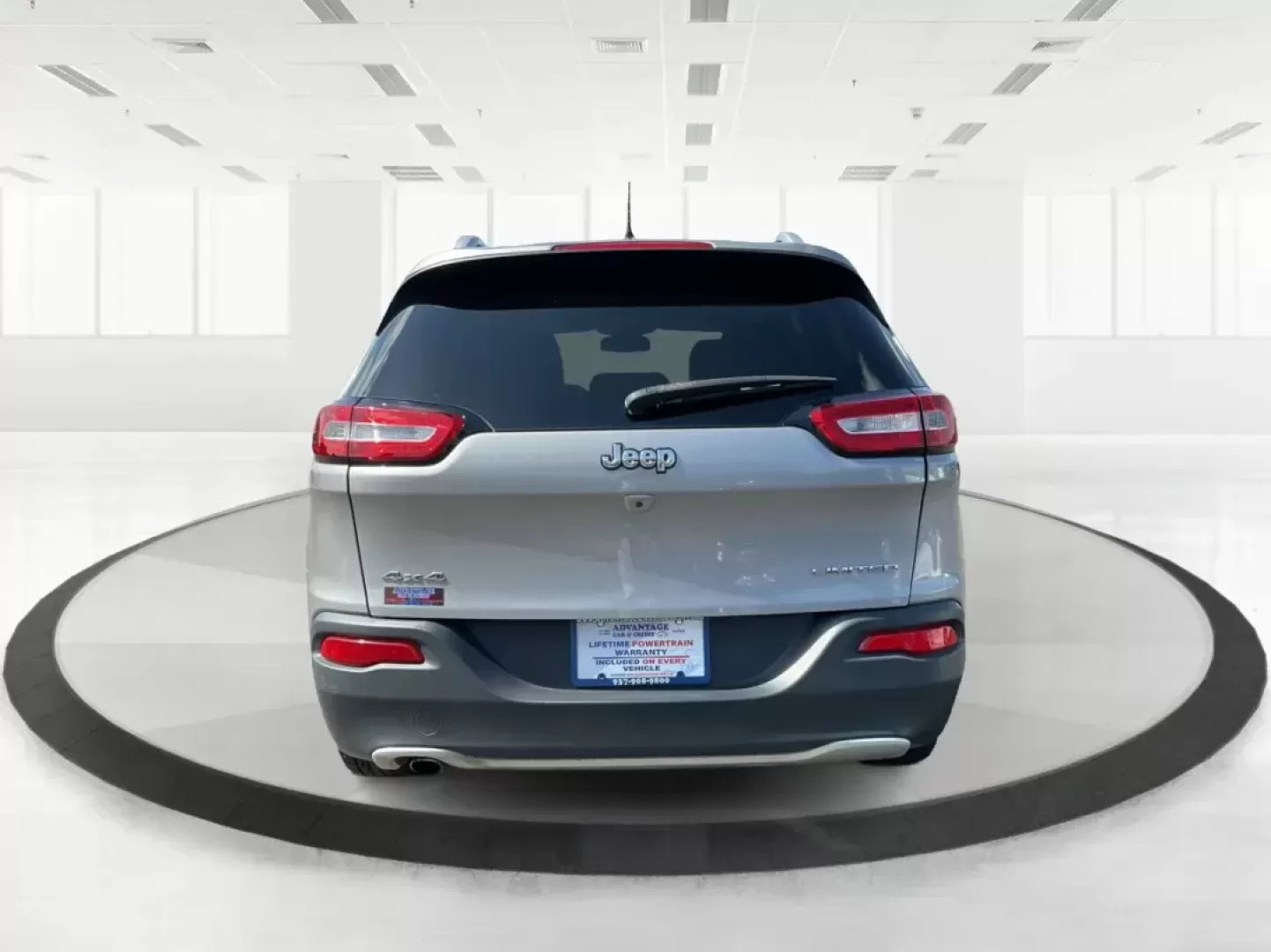 2017 Jeep Cherokee Limited 4x4 (1C4PJMDB5HW) with an Other engine, located at 4508 South Dixie Dr, Moraine, OH, 45439, (937) 908-9800, 39.689976, -84.218452 - Photo#3
