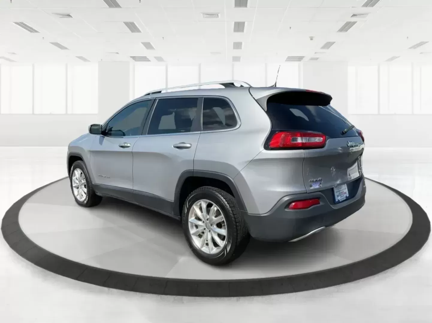 2017 Jeep Cherokee Limited 4x4 (1C4PJMDB5HW) with an Other engine, located at 4508 South Dixie Dr, Moraine, OH, 45439, (937) 908-9800, 39.689976, -84.218452 - Photo#4