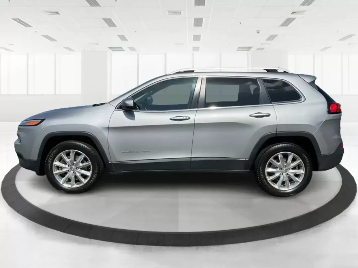 2017 Jeep Cherokee Limited 4x4 (1C4PJMDB5HW) with an Other engine, located at 4508 South Dixie Dr, Moraine, OH, 45439, (937) 908-9800, 39.689976, -84.218452 - Photo#5