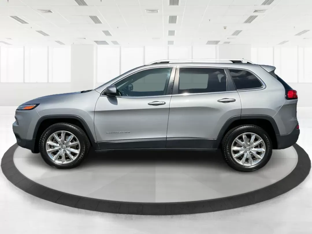 2017 Jeep Cherokee Limited 4x4 (1C4PJMDB5HW) with an Other engine, located at 4508 South Dixie Dr, Moraine, OH, 45439, (937) 908-9800, 39.689976, -84.218452 - Photo#5