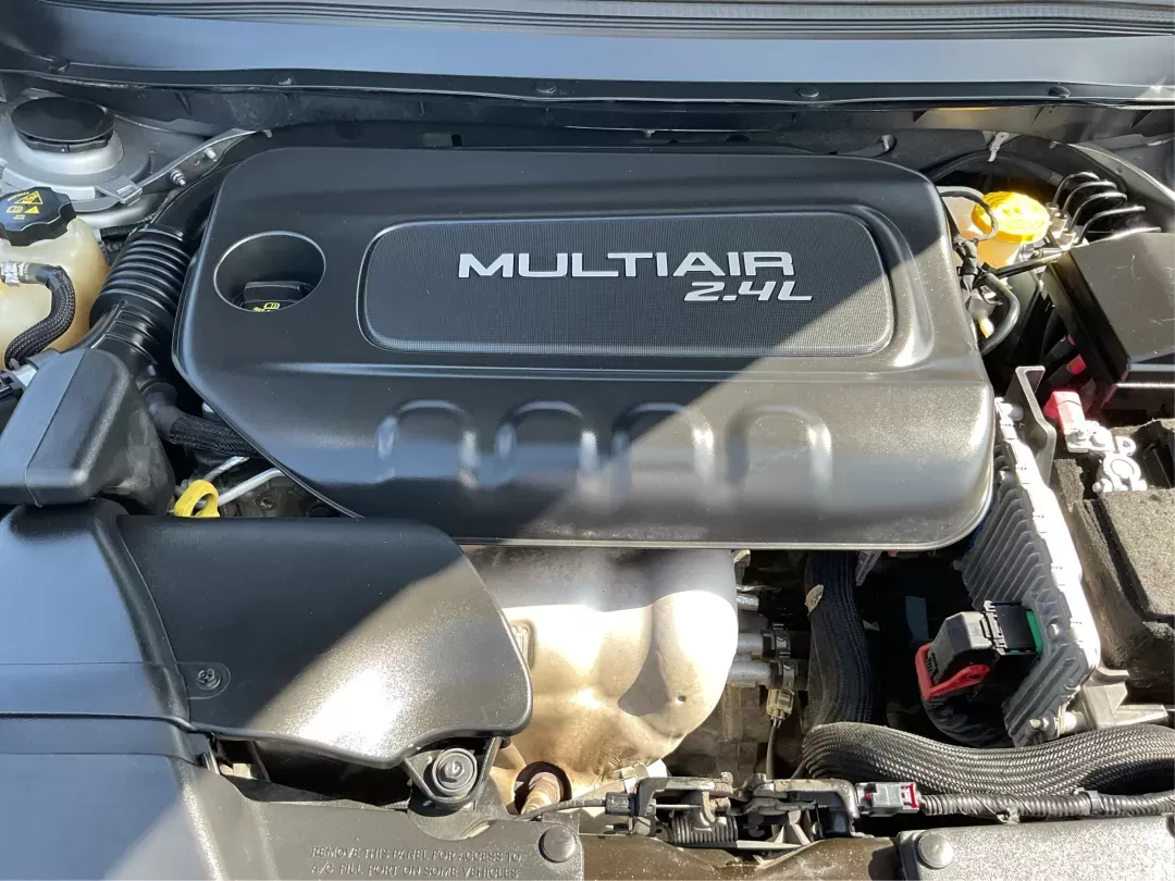 2017 Jeep Cherokee Limited 4x4 (1C4PJMDB5HW) with an Other engine, located at 4508 South Dixie Dr, Moraine, OH, 45439, (937) 908-9800, 39.689976, -84.218452 - Photo#10