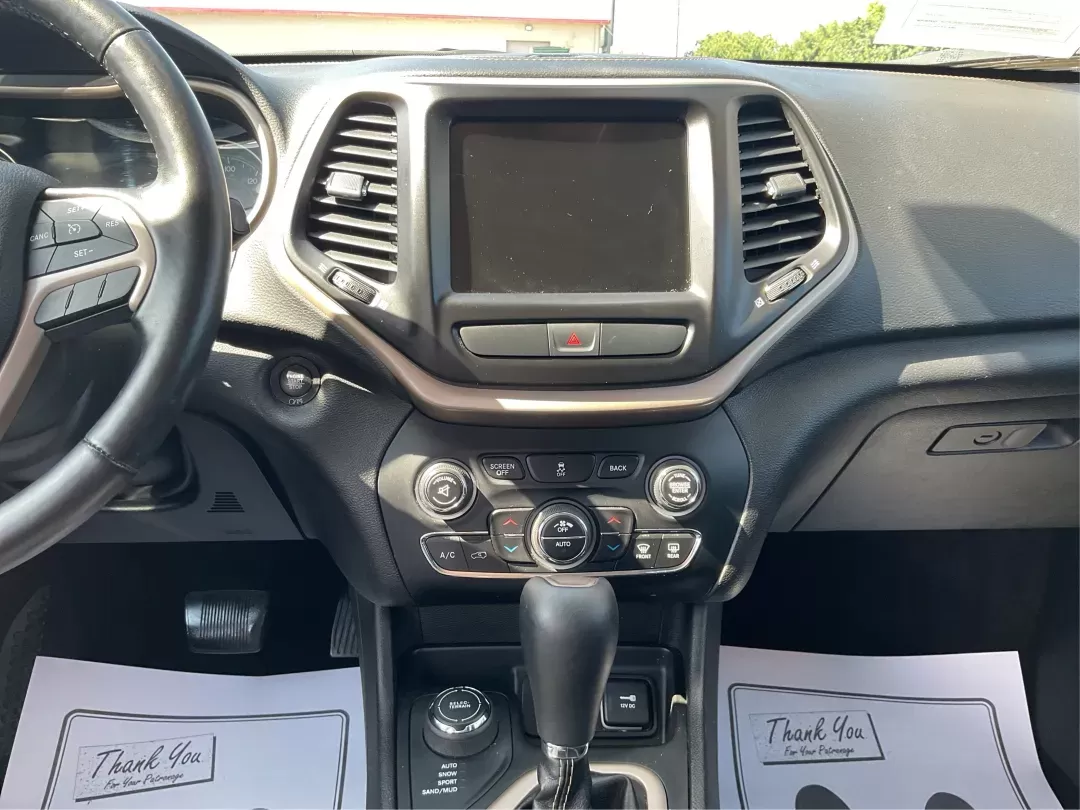 2017 Jeep Cherokee Limited 4x4 (1C4PJMDB5HW) with an Other engine, located at 4508 South Dixie Dr, Moraine, OH, 45439, (937) 908-9800, 39.689976, -84.218452 - Photo#12