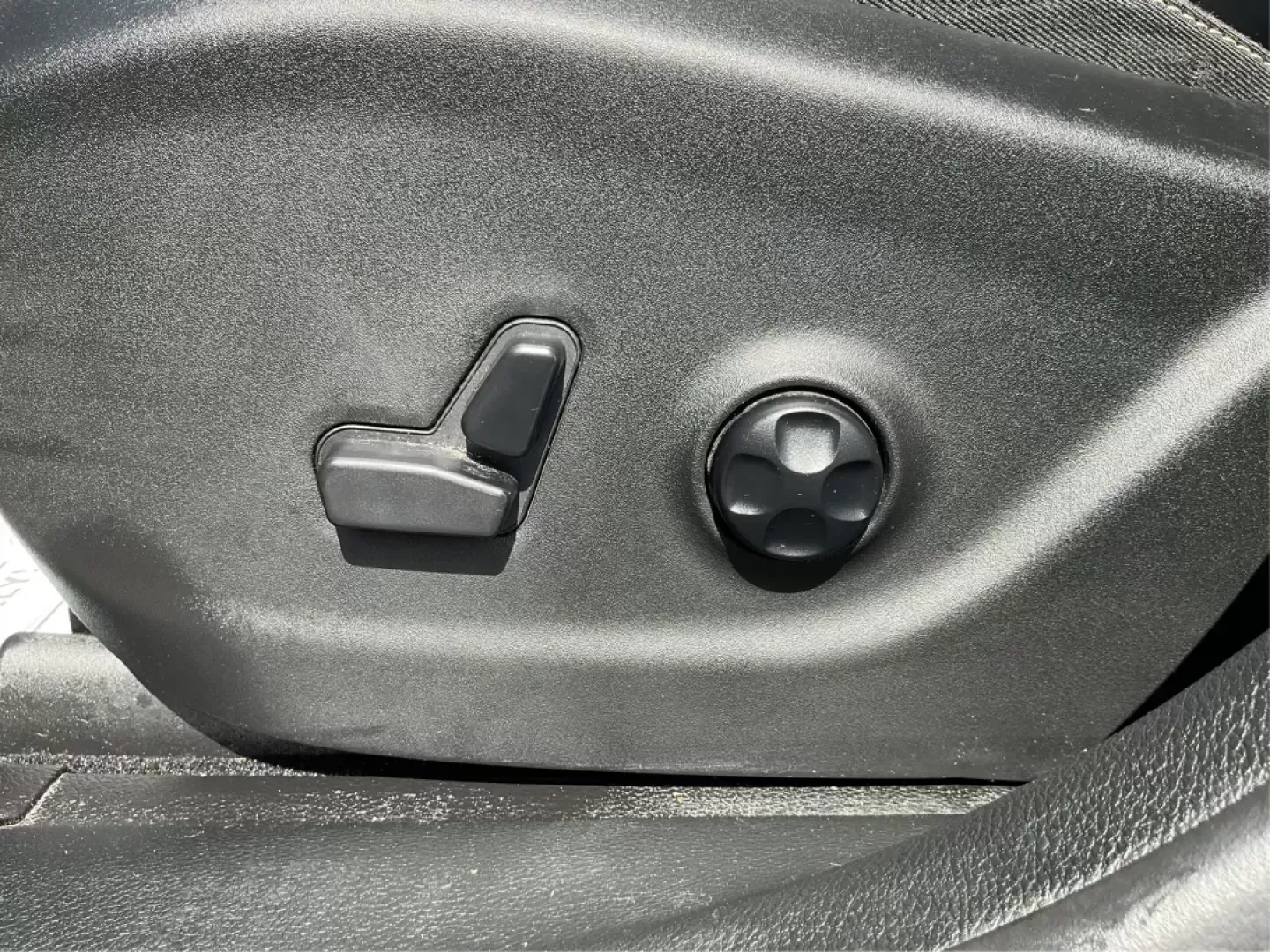 2017 Jeep Cherokee Limited 4x4 (1C4PJMDB5HW) with an Other engine, located at 4508 South Dixie Dr, Moraine, OH, 45439, (937) 908-9800, 39.689976, -84.218452 - Photo#17