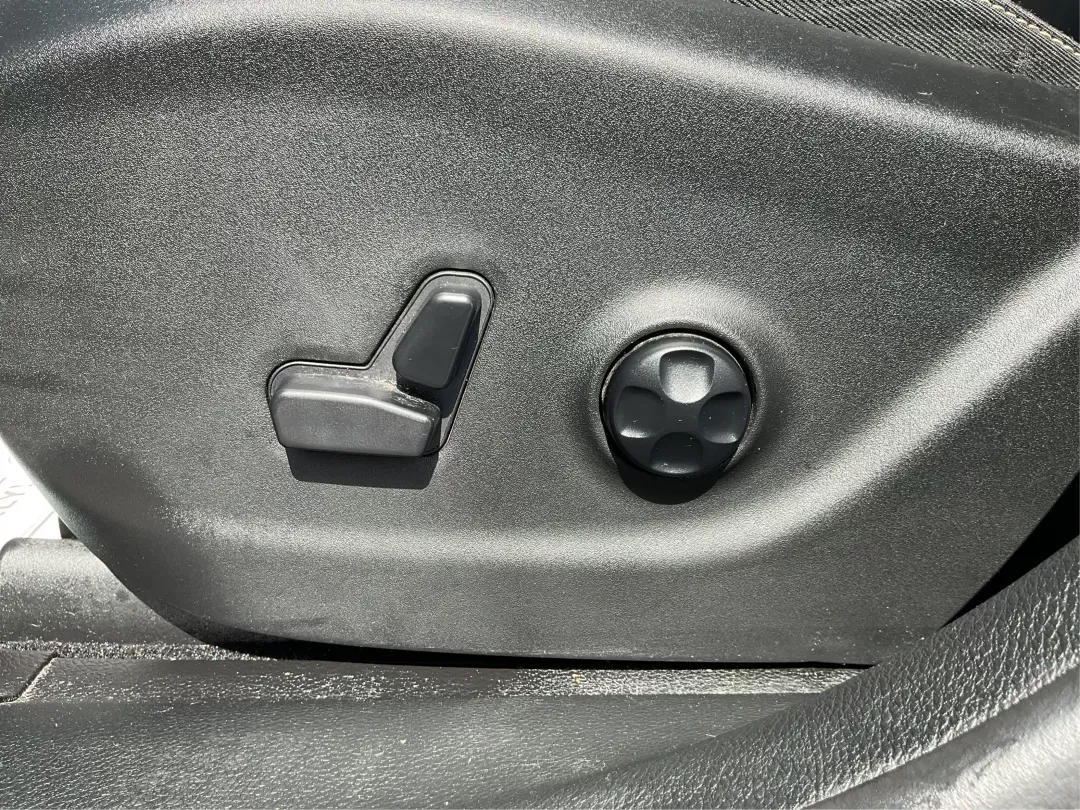 2017 Jeep Cherokee Limited 4x4 (1C4PJMDB5HW) with an Other engine, located at 4508 South Dixie Dr, Moraine, OH, 45439, (937) 908-9800, 39.689976, -84.218452 - Photo#17