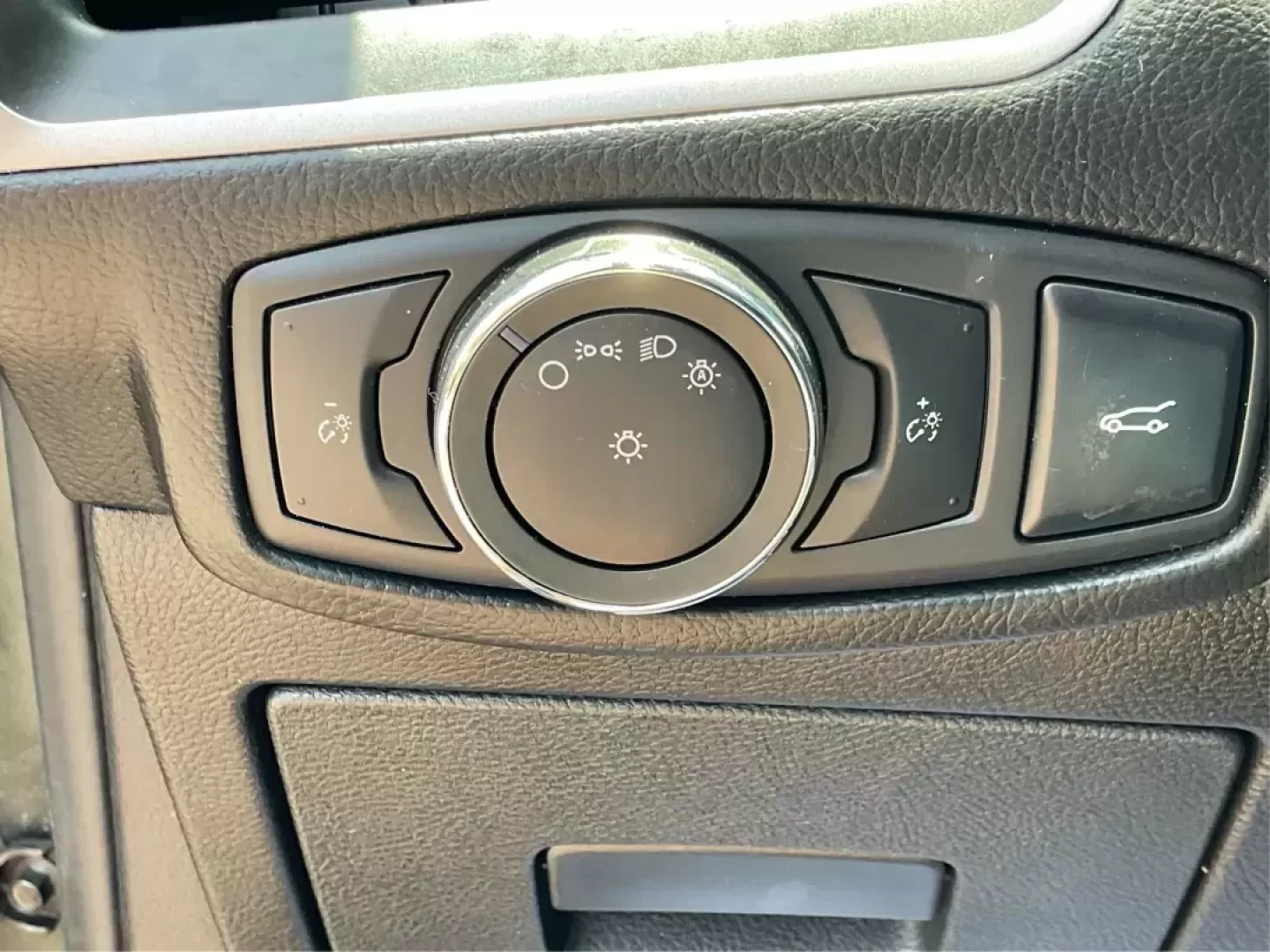 2015 Ford Edge SEL (2FMTK4J99FB) with an Other engine, located at 1230 East Main St, Xenia, OH, 45385, (937) 908-9800, 39.688026, -83.910172 - Photo#16