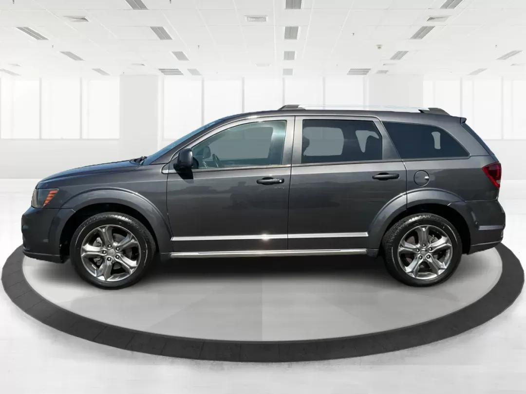 2018 Dodge Journey Crossroad AWD (3C4PDDGG8JT) with an Pentastar 3.6L V-6 DOHC engine, located at 4508 South Dixie Dr, Moraine, OH, 45439, (937) 908-9800, 39.689976, -84.218452 - **Adventure Awaits: Embrace the Journey in Your Next SUV!**<br /> <br /> Are you ready for unforgettable family road trips, weekend getaways, or simply tackling your daily commute with style? Advantage Car and Credit in Fairborn, OH, offers the perfect vehicle to elevate your lifestyle. Presenting t - Photo#4