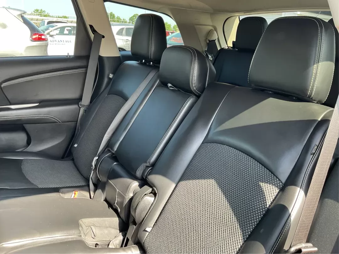 2018 Dodge Journey Crossroad AWD (3C4PDDGG8JT) with an Pentastar 3.6L V-6 DOHC engine, located at 4508 South Dixie Dr, Moraine, OH, 45439, (937) 908-9800, 39.689976, -84.218452 - **Adventure Awaits: Embrace the Journey in Your Next SUV!**<br /> <br /> Are you ready for unforgettable family road trips, weekend getaways, or simply tackling your daily commute with style? Advantage Car and Credit in Fairborn, OH, offers the perfect vehicle to elevate your lifestyle. Presenting t - Photo#8