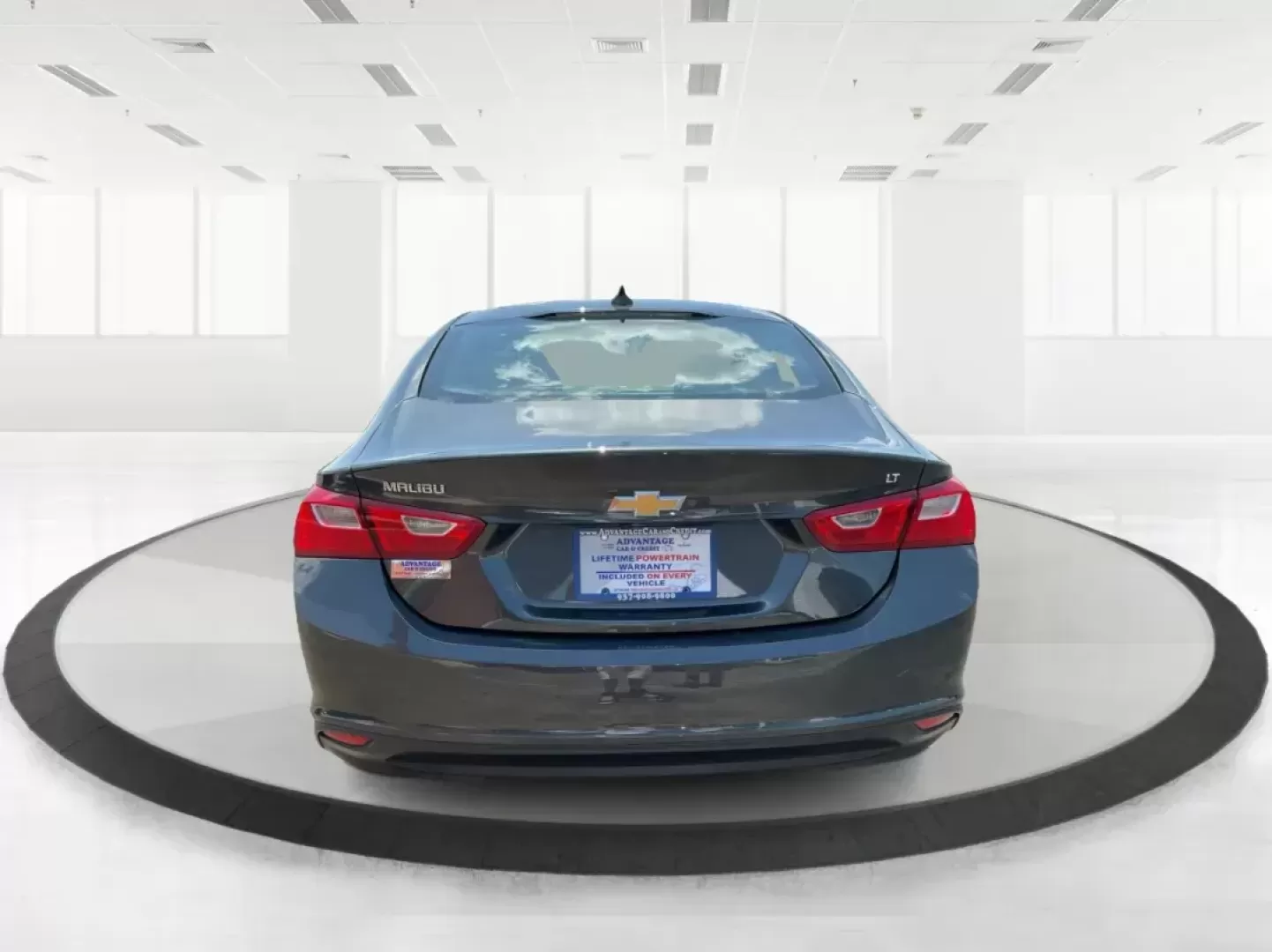 2017 Chevrolet Malibu 1LT (1G1ZE5ST3HF) with an 1.5L I-4 gasoline direct injection engine, located at 1951 S Dayton Lakeview Rd., New Carlisle, OH, 45344, (937) 908-9800, 39.890999, -84.050255 - Photo#3