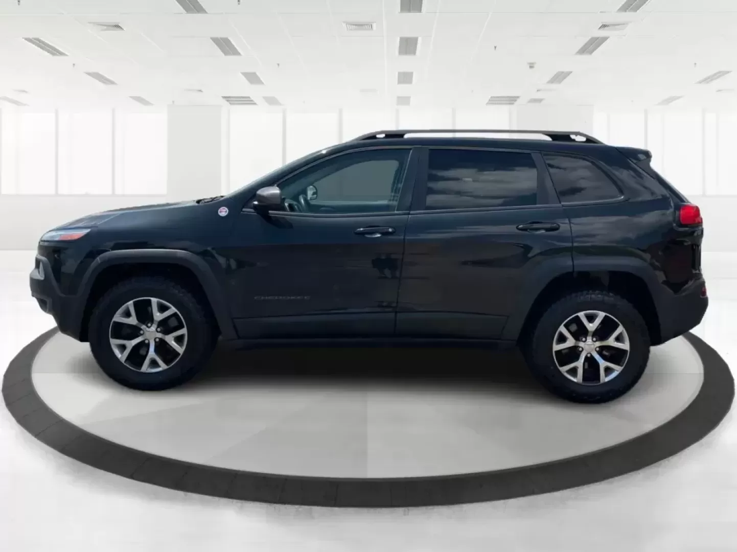 2014 Jeep Cherokee Trailhawk (1C4PJMBS6EW) with an Other engine, located at 1184 Kauffman Ave, Fairborn, OH, 45324, (937) 908-9800, 39.807072, -84.030914 - **Embrace Adventure with the 2014 Jeep Cherokee Trailhawk: Your Ultimate Crossover Companion!**<br /> <br /> Are you ready to elevate your weekend getaways or turn daily commutes into thrilling rides? The 2014 Jeep Cherokee Trailhawk is not just a vehicle; it's your ticket to adventure, family outin - Photo#5