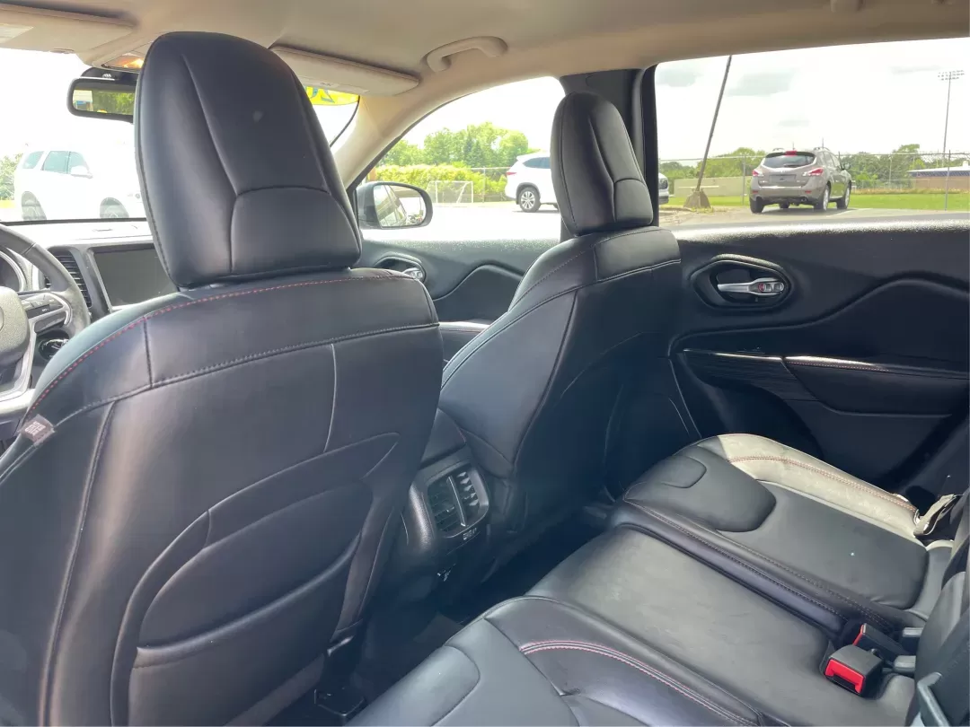 2014 Jeep Cherokee Trailhawk (1C4PJMBS6EW) with an Other engine, located at 1184 Kauffman Ave, Fairborn, OH, 45324, (937) 908-9800, 39.807072, -84.030914 - Photo#9