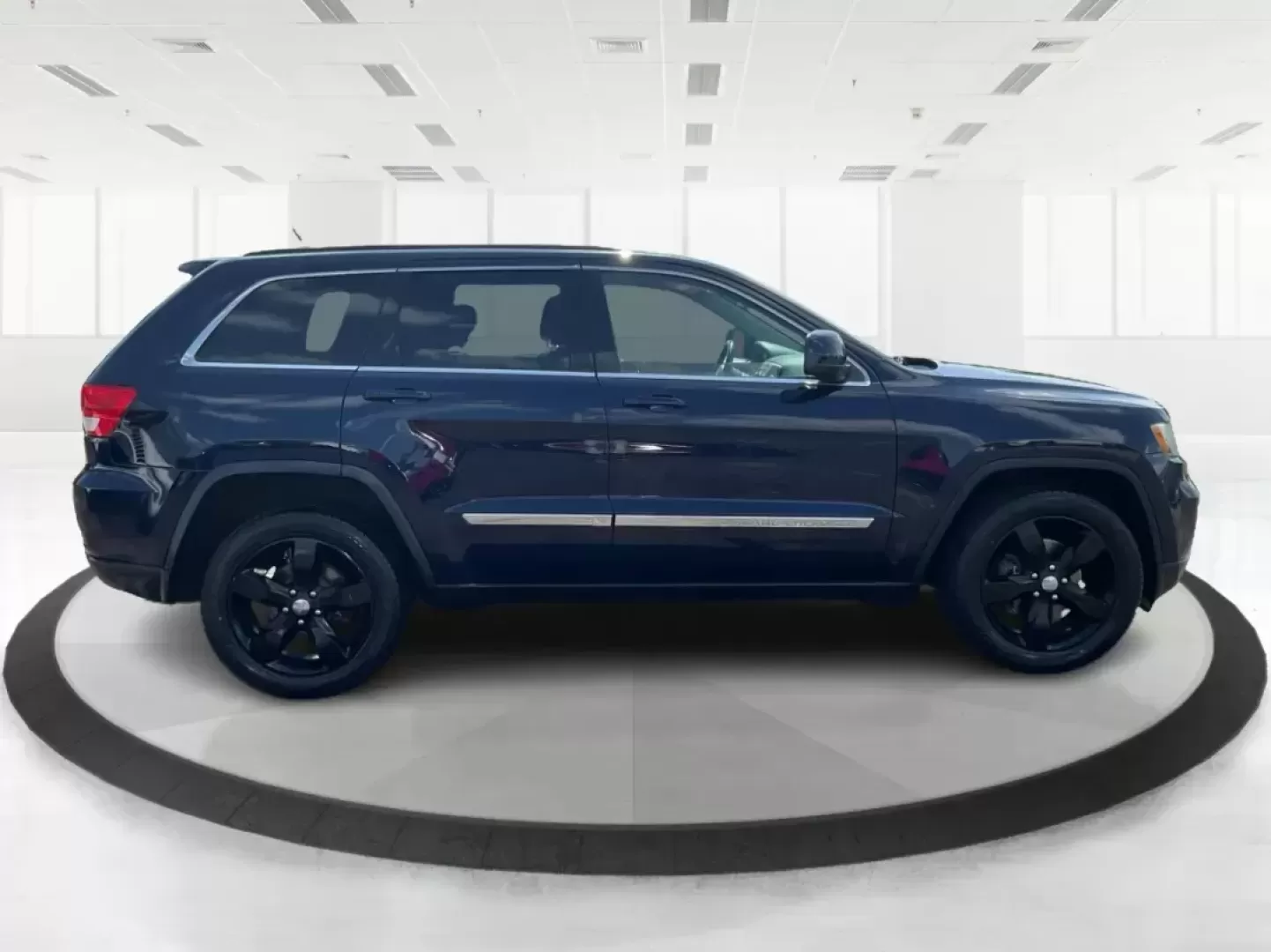 2013 Jeep Grand Cherokee Laredo (1C4RJFAG7DC) with an Other engine, located at 1951 S Dayton Lakeview Rd., New Carlisle, OH, 45344, (937) 908-9800, 39.890999, -84.050255 - **Unleash Adventure with the 2013 Jeep Grand Cherokee Laredo Your Perfect SUV Awaits!**<br /> <br /> Are you ready to elevate your lifestyle and embrace thrilling weekend adventures? The 2013 Jeep Grand Cherokee Laredo, available at Advantage Car and Credit in Fairborn, OH, is the ideal vehicle for - Photo#1