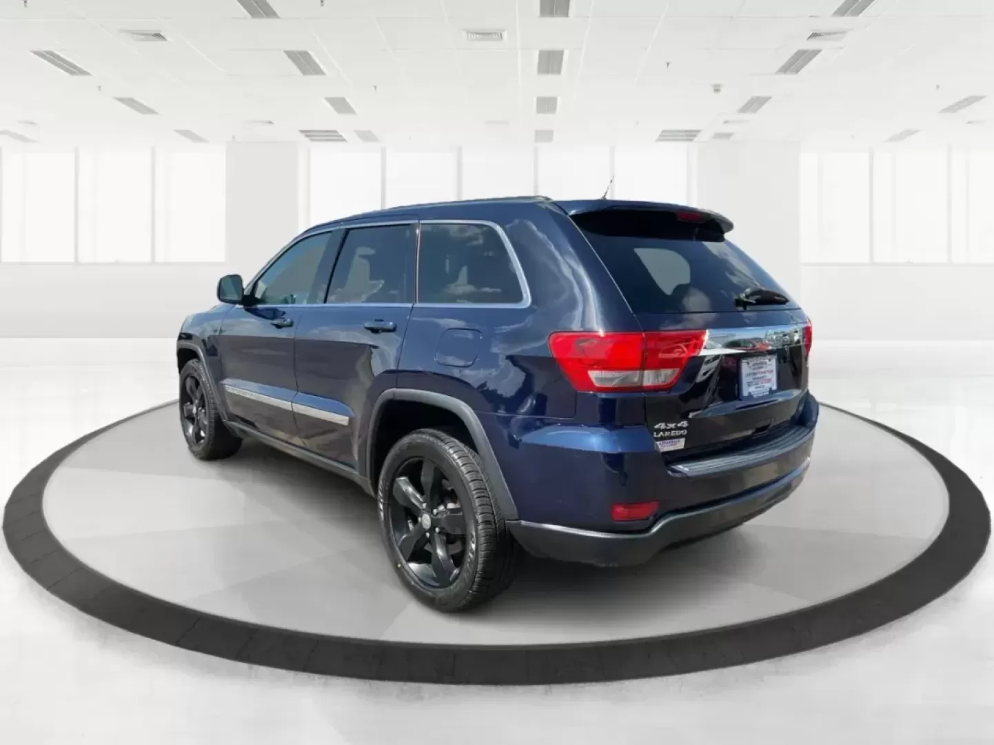 2013 Jeep Grand Cherokee Laredo (1C4RJFAG7DC) with an Other engine, located at 1951 S Dayton Lakeview Rd., New Carlisle, OH, 45344, (937) 908-9800, 39.890999, -84.050255 - **Unleash Adventure with the 2013 Jeep Grand Cherokee Laredo Your Perfect SUV Awaits!**<br /> <br /> Are you ready to elevate your lifestyle and embrace thrilling weekend adventures? The 2013 Jeep Grand Cherokee Laredo, available at Advantage Car and Credit in Fairborn, OH, is the ideal vehicle for - Photo#4