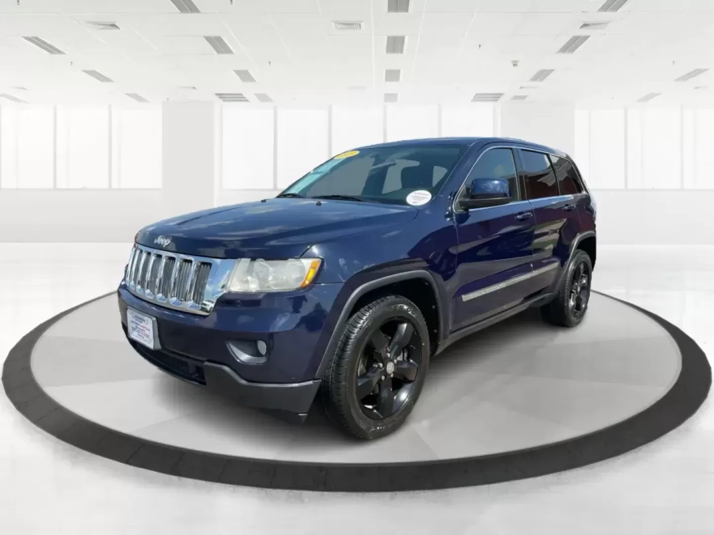 2013 Jeep Grand Cherokee Laredo (1C4RJFAG7DC) with an Other engine, located at 1951 S Dayton Lakeview Rd., New Carlisle, OH, 45344, (937) 908-9800, 39.890999, -84.050255 - **Unleash Adventure with the 2013 Jeep Grand Cherokee Laredo Your Perfect SUV Awaits!**<br /> <br /> Are you ready to elevate your lifestyle and embrace thrilling weekend adventures? The 2013 Jeep Grand Cherokee Laredo, available at Advantage Car and Credit in Fairborn, OH, is the ideal vehicle for - Photo#7