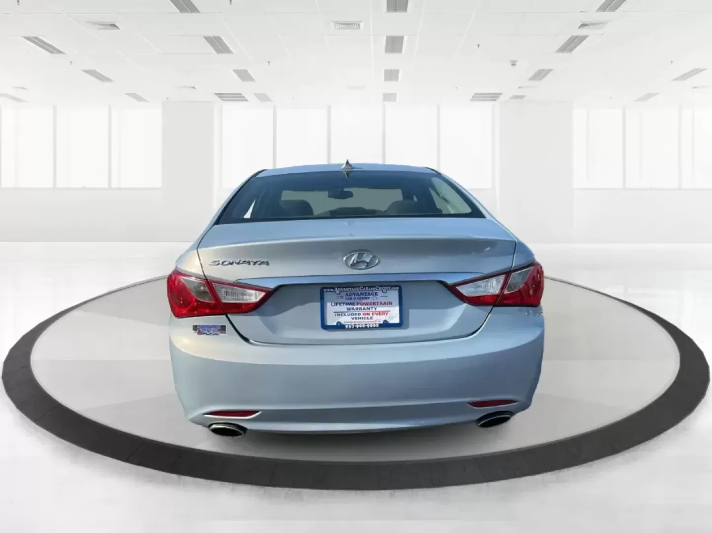 2013 Hyundai Sonata SE (5NPEC4AC8DH) with an 2.4L I-4 gasoline direct injection engine, located at 880 E. National Road, Vandalia, OH, 45377, (937) 908-9800, 39.891918, -84.183594 - Photo#3