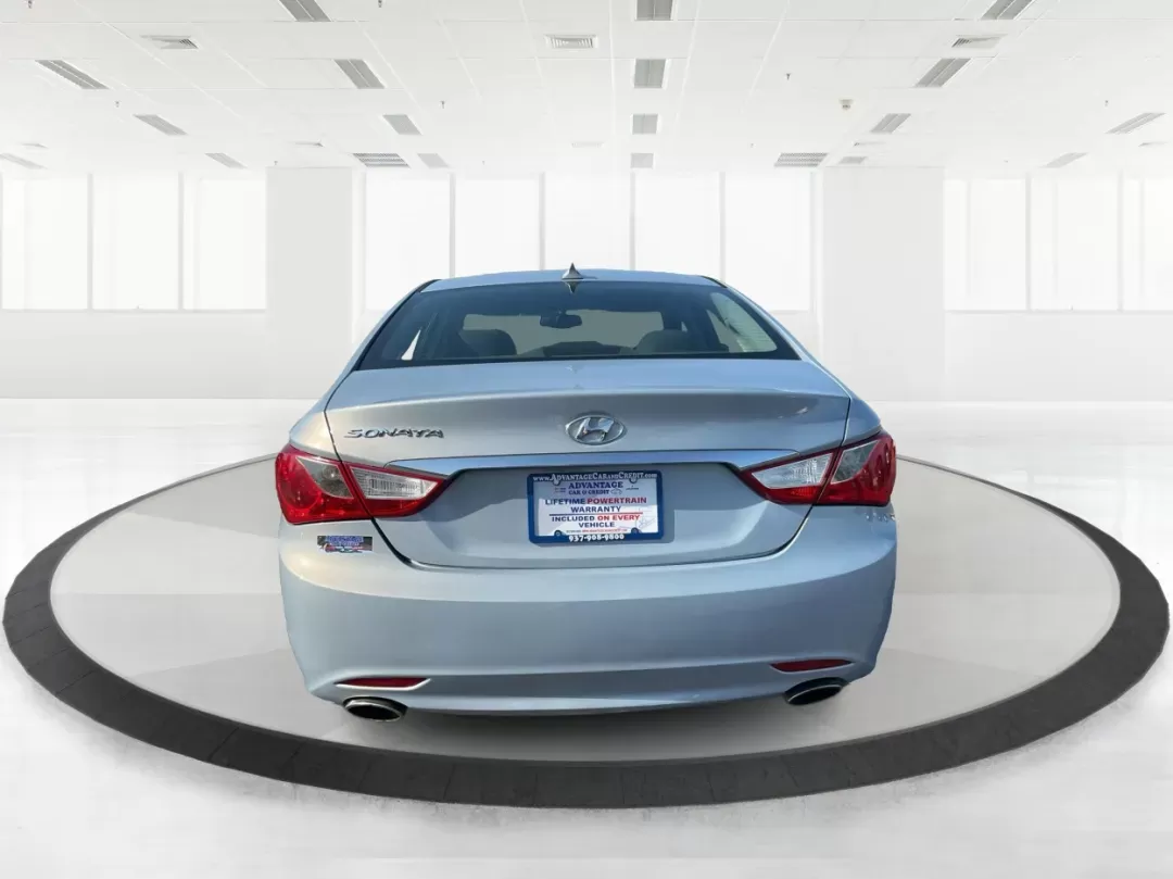 2013 Hyundai Sonata SE (5NPEC4AC8DH) with an 2.4L I-4 gasoline direct injection engine, located at 880 E. National Road, Vandalia, OH, 45377, (937) 908-9800, 39.891918, -84.183594 - Photo#3
