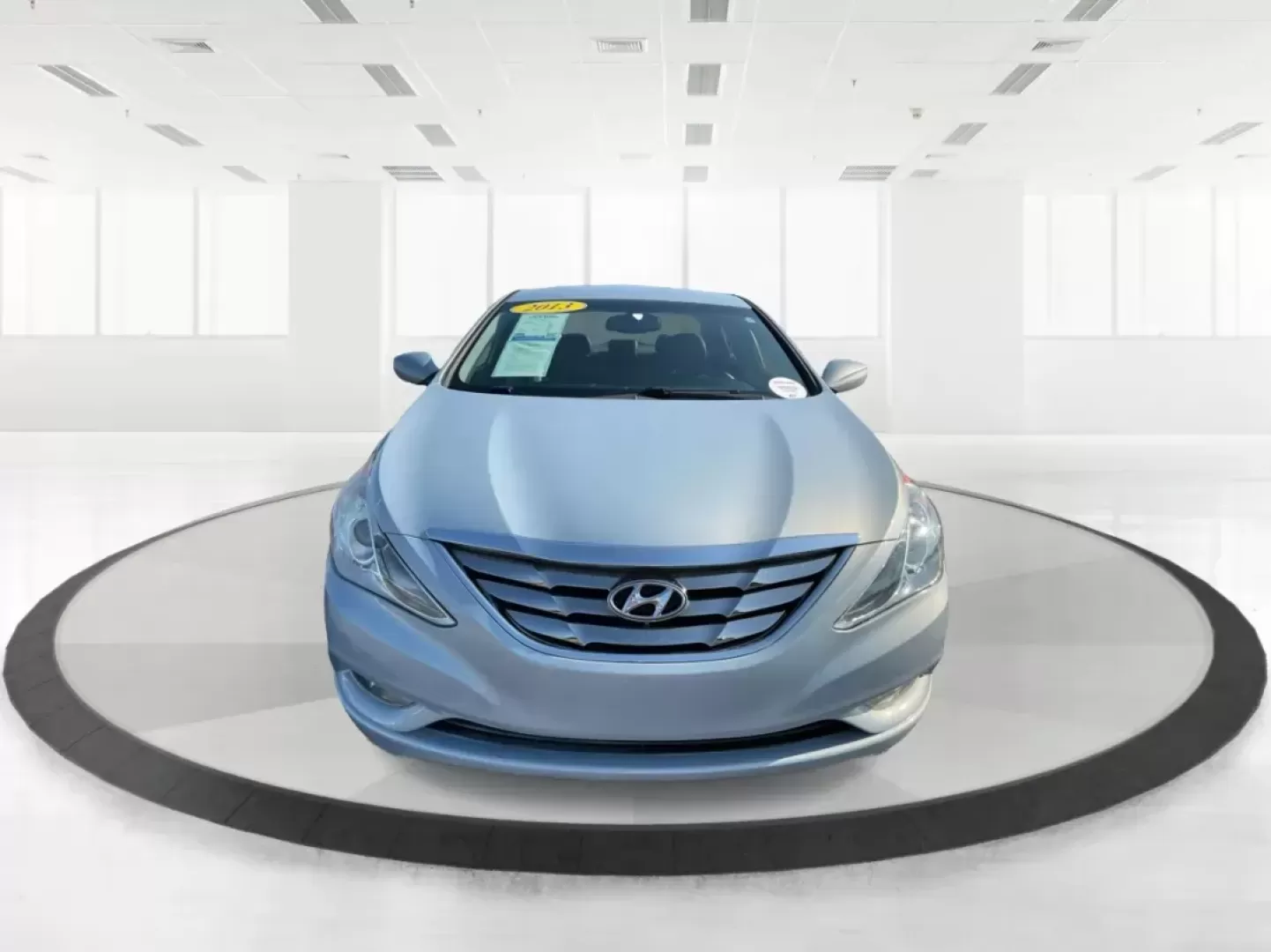2013 Hyundai Sonata SE (5NPEC4AC8DH) with an 2.4L I-4 gasoline direct injection engine, located at 880 E. National Road, Vandalia, OH, 45377, (937) 908-9800, 39.891918, -84.183594 - Photo#6
