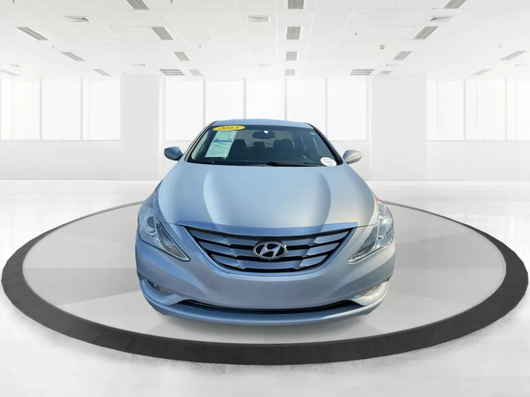 2013 Hyundai Sonata SE (5NPEC4AC8DH) with an 2.4L I-4 gasoline direct injection engine, located at 880 E. National Road, Vandalia, OH, 45377, (937) 908-9800, 39.891918, -84.183594 - Photo#6