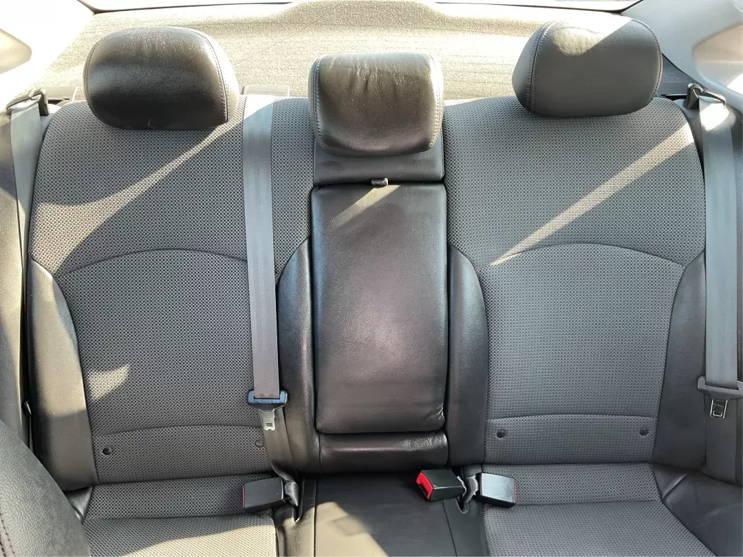 2013 Hyundai Sonata SE (5NPEC4AC8DH) with an 2.4L I-4 gasoline direct injection engine, located at 880 E. National Road, Vandalia, OH, 45377, (937) 908-9800, 39.891918, -84.183594 - Photo#13