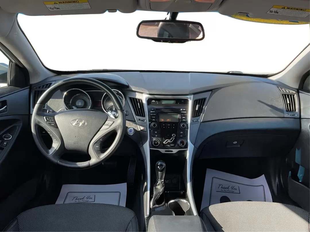 2013 Hyundai Sonata SE (5NPEC4AC8DH) with an 2.4L I-4 gasoline direct injection engine, located at 880 E. National Road, Vandalia, OH, 45377, (937) 908-9800, 39.891918, -84.183594 - Photo#19