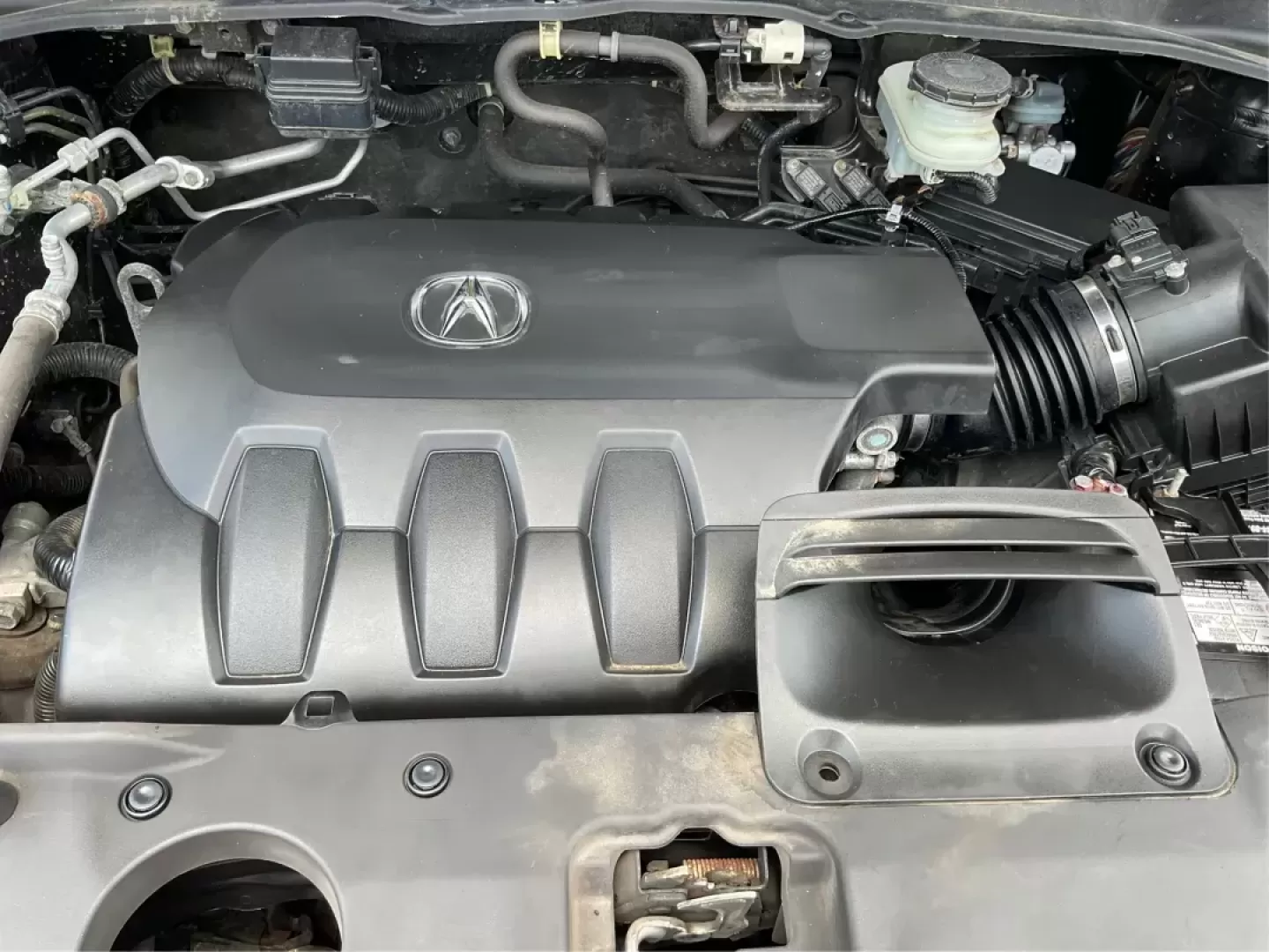 2018 Acura RDX AcuraWatch Plus Package (5J8TB4H34JL) with an 3.5L V-6 i-VTEC variable valve control engine, located at 401 Woodman Dr, Riverside, OH, 45431, (937) 908-9800, 39.760899, -84.123421 - **Adventure Awaits with the 2018 Acura RDX Your Perfect Crossover Companion!**<br /> <br /> Are you ready to elevate your driving experience? Whether you're navigating the busy streets of Fairborn or embarking on weekend adventures, the 2018 Acura RDX is designed for those who crave both comfort an - Photo#10