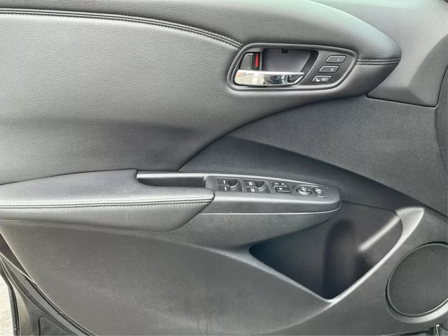 2018 Acura RDX AcuraWatch Plus Package (5J8TB4H34JL) with an 3.5L V-6 i-VTEC variable valve control engine, located at 401 Woodman Dr, Riverside, OH, 45431, (937) 908-9800, 39.760899, -84.123421 - **Adventure Awaits with the 2018 Acura RDX Your Perfect Crossover Companion!**<br /> <br /> Are you ready to elevate your driving experience? Whether you're navigating the busy streets of Fairborn or embarking on weekend adventures, the 2018 Acura RDX is designed for those who crave both comfort an - Photo#17