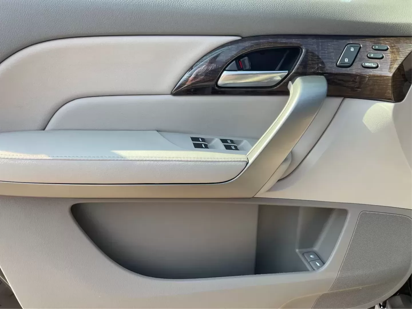 2011 Acura MDX SH-AWD (2HNYD2H25BH) with an Other engine, located at 1951 S Dayton Lakeview Rd., New Carlisle, OH, 45344, (937) 908-9800, 39.890999, -84.050255 - **Experience Unmatched Versatility with the 2011 Acura MDX Perfect for Family Adventures in Fairborn, OH!**<br /> <br /> Are you ready to elevate your family adventures or tackle your daily commute with confidence? The 2011 Acura MDX, now available at **Advantage Car and Credit**, offers an unparal - Photo#17