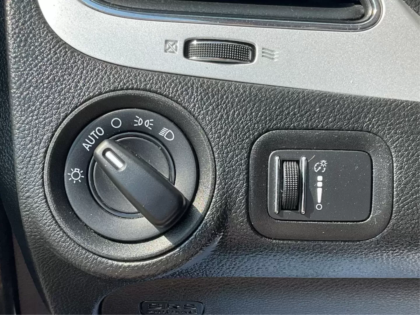 2018 Dodge Journey SE (3C4PDCAB0JT) with an Tigershark MultiAir 2.4L I-4 DOHC engine, located at 1951 S Dayton Lakeview Rd., New Carlisle, OH, 45344, (937) 908-9800, 39.890999, -84.050255 - **Explore Endless Adventures with the 2018 Dodge Journey SE Your Ideal Companion for Family Outings and Weekend Getaways!**<br /> <br /> Are you searching for a versatile SUV that meets all your family's needs while also being budget-friendly? Look no further than the 2018 Dodge Journey SE, now ava - Photo#15