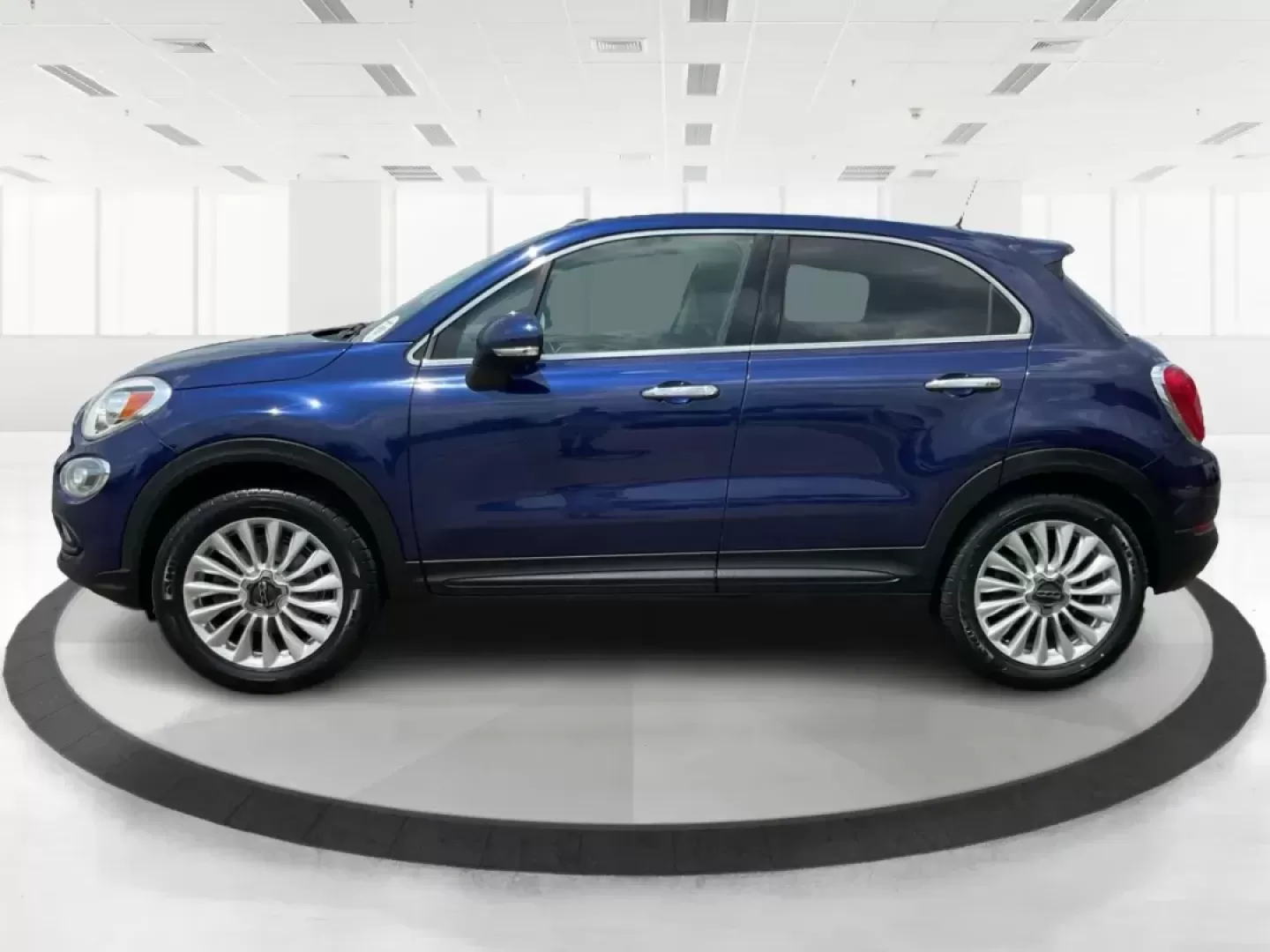 2016 FIAT 500X Lounge (ZFBCFYDT9GP) with an MultiAir 2.4L I-4 variable valve control engine, located at 8750 N County Rd 25A, Piqua, OH, 45356, (937) 908-9800, 40.164391, -84.232513 - Photo#5