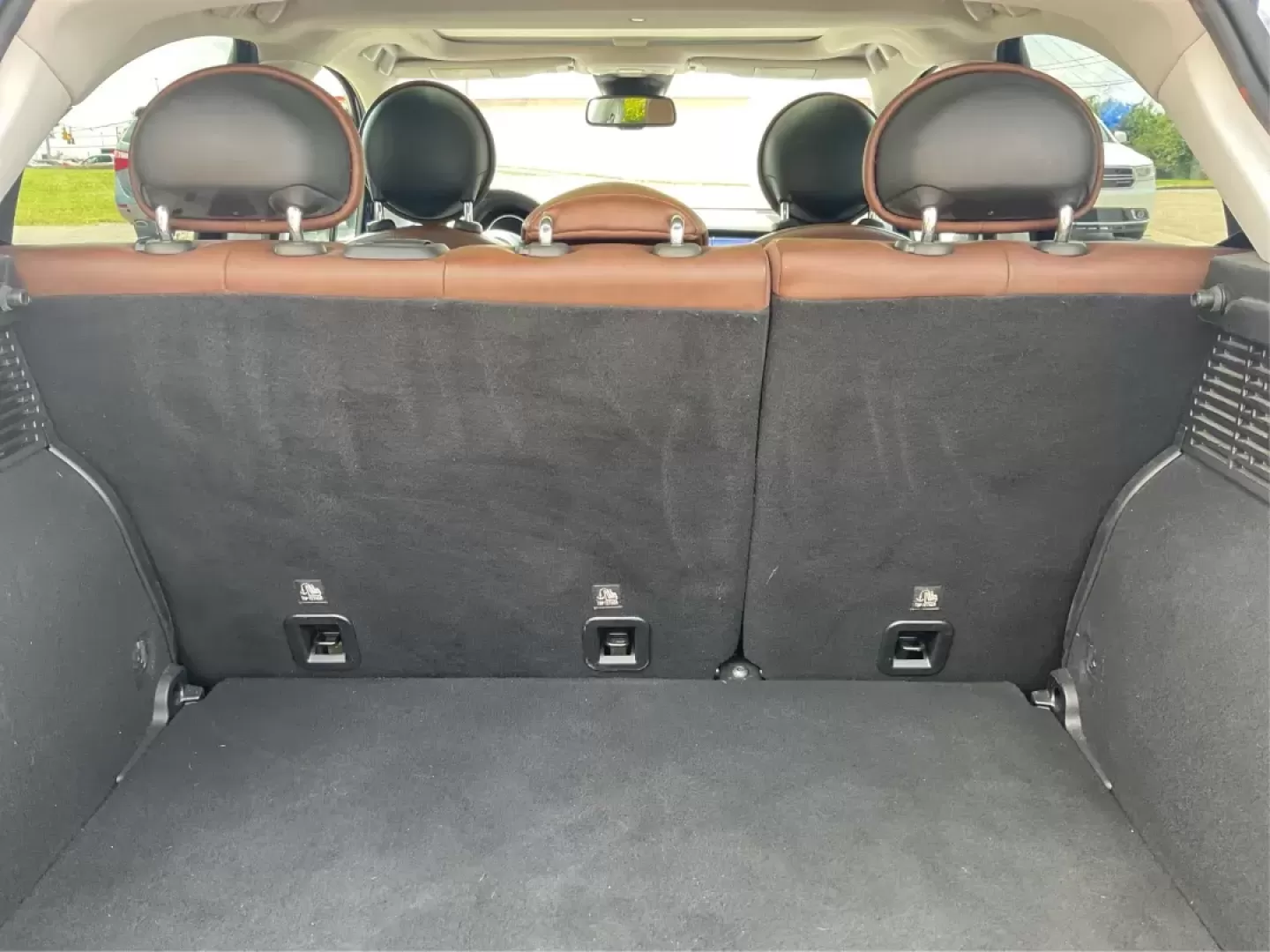 2016 FIAT 500X Lounge (ZFBCFYDT9GP) with an MultiAir 2.4L I-4 variable valve control engine, located at 8750 N County Rd 25A, Piqua, OH, 45356, (937) 908-9800, 40.164391, -84.232513 - Photo#11