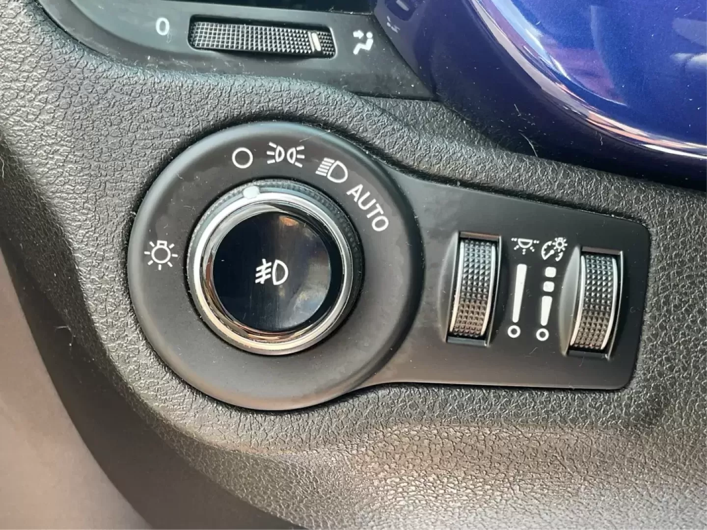 2016 FIAT 500X Lounge (ZFBCFYDT9GP) with an MultiAir 2.4L I-4 variable valve control engine, located at 8750 N County Rd 25A, Piqua, OH, 45356, (937) 908-9800, 40.164391, -84.232513 - Photo#16